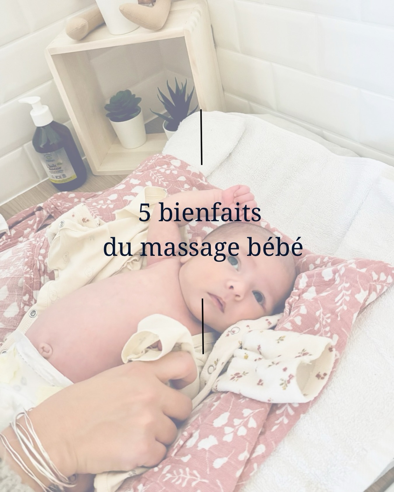5 bienfaits du massage bébé
Le massage bébé, c’est bien plus qu’un moment de détente 🤍
C’est un véritable outil de lien, de communication et de soutien au développement du tout-petit.
✨ Il renforce le lien d’attachement
Le toucher bienveillant sécurise le bébé et nourrit la relation parent-enfant.
✨ Il apaise et favorise le sommeil
Le massage aide à diminuer les tensions, régule les émotions et peut faciliter l’endormissement.
✨ Il soutient le développement corporel et sensoriel
Le bébé prend conscience de son corps, de ses limites et de ses sensations.
✨ Il soulage certains maux du quotidien
Coliques, gaz, inconforts digestifs ou poussées de croissance peuvent être apaisés par des gestes adaptés.
✨ Il renforce la confiance parentale
Les parents gagnent en assurance, apprennent à observer et à comprendre les signaux de leur bébé.
Un moment simple, doux et précieux, à partager au rythme de chaque enfant.
#Maman2025#sommeildebébé #sommeil #sommeilbébé #sommeilbebe #bebe #futuremaman #nouvellemaman #jeunemaman #grossesse2025 #Maman2025 #enceinte #bebe #maternité #grossesse #nouveauné #coliques #accouchement #bebeallaité #futurbebe #mamanstressée #momtobe #repasbébé #veritematernelle #allaitementnocturne #allaitementphysiologique #maternageproximal #postpartumrealite #instamaman #naissance #MomLife