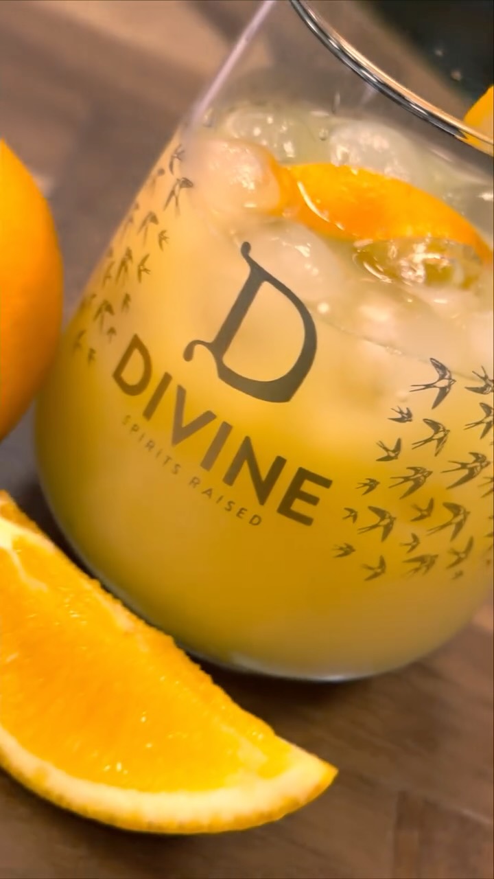 🪛🍊 𝐇𝐚𝐩𝐩𝐲 𝐒𝐜𝐫𝐞𝐰𝐝𝐫𝐢𝐯𝐞𝐫 𝐃𝐚𝐲! 🍊🪛
We couldn’t resist… so we made our own Divine twist on the classic!
Meet the 𝐃𝐢𝐯𝐢𝐧𝐞 𝐒𝐜𝐫𝐞𝐰𝐝𝐫𝐢𝐯𝐞𝐫 — bright, bold, and built with love… as always 🧡
✨ 𝐈𝐧𝐠𝐫𝐞𝐝𝐢𝐞𝐧𝐭𝐬:
• 60ml 𝐃𝐢𝐯𝐢𝐧𝐞 Vodka
• 120ml fresh orange juice
• A wedge of orange to garnish
• Add another wedge for flavour (or if you’re feeling fancy)
𝐒𝐢𝐦𝐩𝐥𝐞. 𝐕𝐢𝐛𝐫𝐚𝐧𝐭. 𝐔𝐧𝐦𝐢𝐬𝐭𝐚𝐤𝐚𝐛𝐥𝐲 𝐃𝐢𝐯𝐢𝐧𝐞.💫
Raise your glass and celebrate Screwdriver Day the only way we know how… 𝐓𝐇𝐄 𝐃𝐈𝐕𝐈𝐍𝐄 𝐖𝐀𝐘!🍸
#divine #screwdriver #cocktail