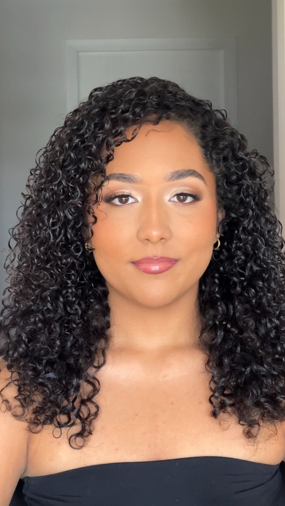 Formal glam! This beauty asked for a classic smoky eye with a subtle shimmer on the lid, paired with a gorgeous pop of pink on the lips. Seeing that before/after smile makes my day!
.
.
.
.
.
.
.
.
.
#makeupartistgoldcoast #goldcoastmakeupartist #goldcoastmua #muagoldcoast #goldcoastmakeup #makeupgoldcoast #brisbanemakeupartist #makeupartistbrisbane #makeuplooks #bridalmakeup