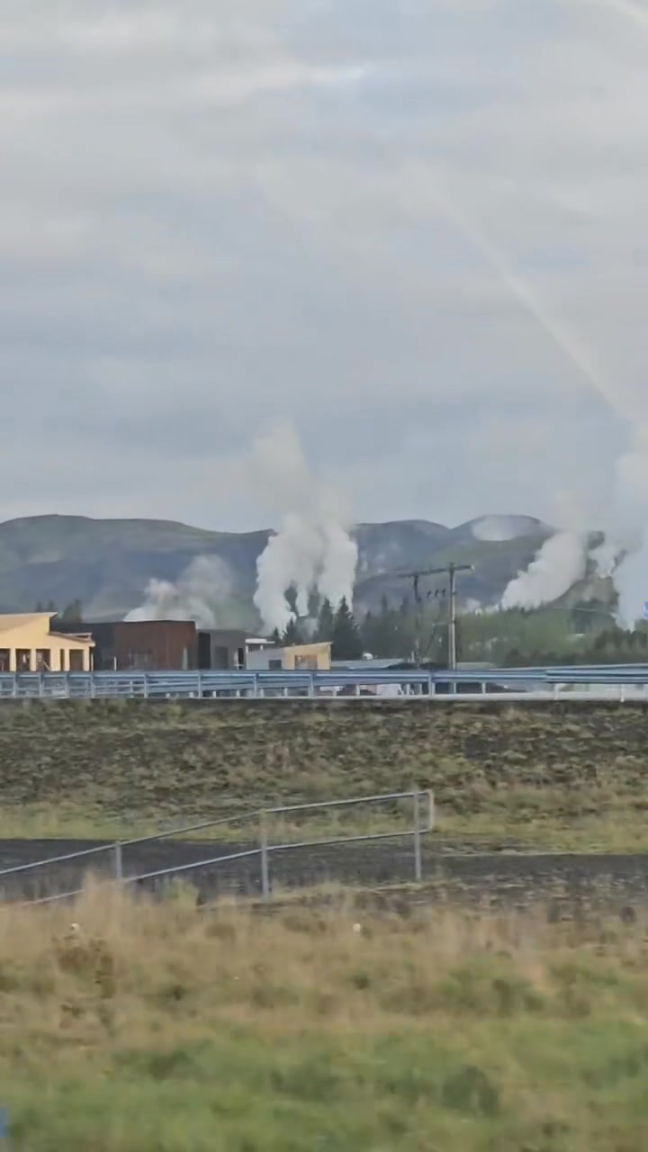 No, this isn’t smoke or low-lying clouds drifting through town. This is geothermal steam rising straight from the earth in Hveragerði, Iceland’s famous hot spring town. These steam vents are a natural wonder, scattered throughout the area and creating an otherworldly atmosphere you can see and feel. On calm days, the plumes are especially striking, curling softly into the air and reminding visitors of the geothermal energy that powers Iceland. It’s one of the most beautiful and fascinating sights in South Iceland and a must-see for anyone exploring the Golden Circle or staying nearby.
#Hveragerði #GeothermalIceland #VisitSouthIceland #visithveragerði #HotSpringsIceland #IcelandNature