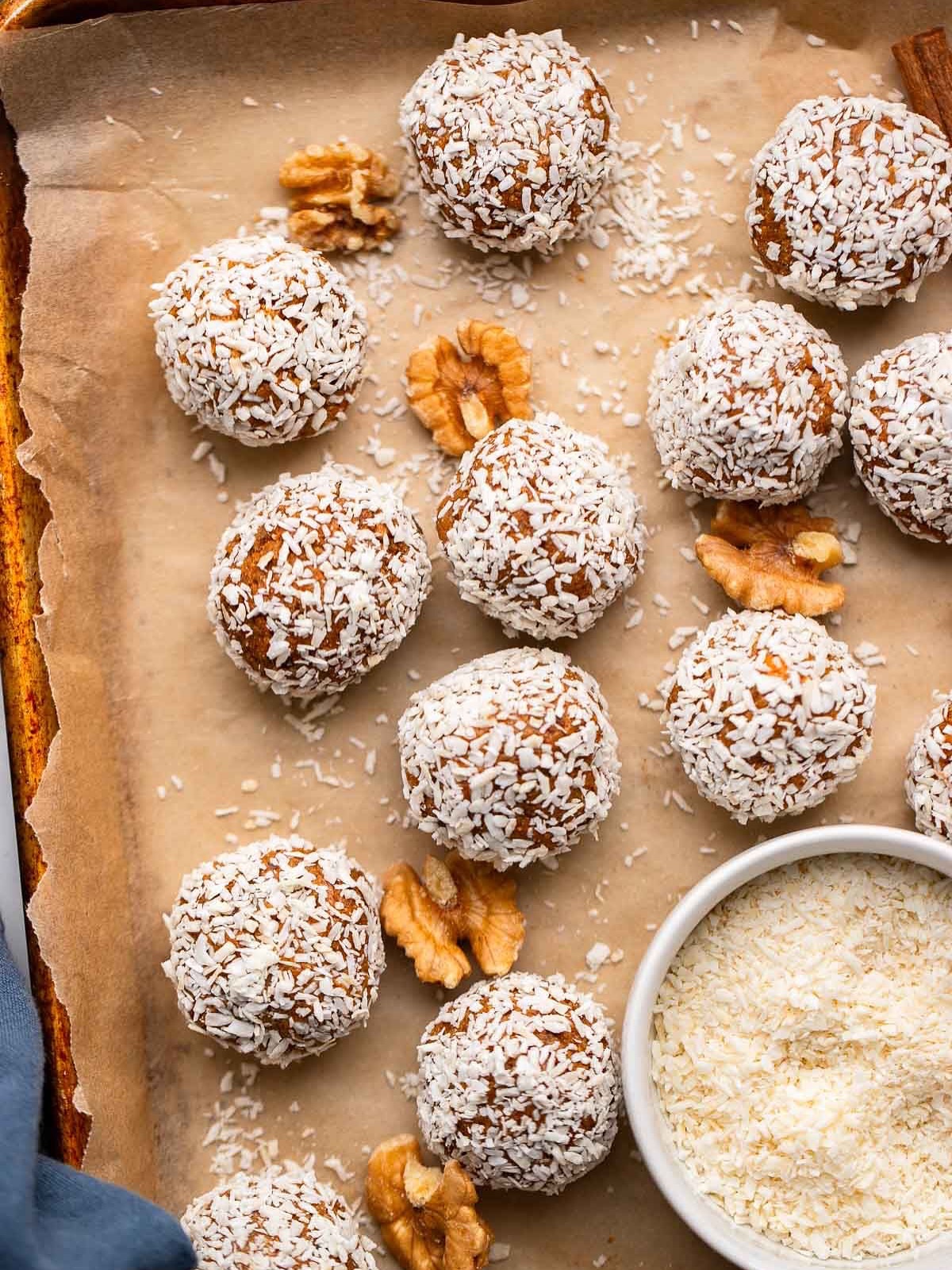 Energy balls 🥕🥜
La collation parfaite en pré ou post workout pour un boost d’énergie ! 💥
➡️ pour une version riches en protéines vous pouvez ajouter 30g de whey à la préparation !
➡️ conserver 3 à 4 jours dans un récipient hermétique
#energy#energyballs#food#healthy#healthyfoods#healthyfoodporn#lifestyle#healthylifestyle#mangersainement#alimentation#alimentationéquilibrée#equilibrealimentaire#nutrition#nutritionsportive#sport#workout#workouts#body