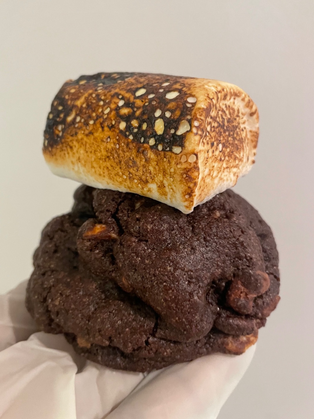 Have you seen a better torched marshmallow 😍
The Baileys Hot chocolate cookie is for those who like to cosy up on the sofa on a winter night, in pjs and hot chocolate in hand, ready to watch a movie!
The perfect dessert after Xmas dinner !
Link on bio