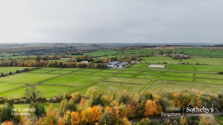 Quite the most beautiful equestrian facilities set in 80 acres in the heart of the Cotswolds.
Cotswold Club Equestrian has 37 @monarchequestrianstables and an 18,300 sq ft indoor arena with two viewing galleries, the Club Room and Tack Room look like @ralphlauren sets and there are two self contained staff flats. It has all the equestrian toys horse lovers could want for business or pleasure.
All yours for £4.5m
For details call 07961 257559 or click the links in stories or bio.
#cotswoldclubequestrian #cotswolds #uksothebysrealty #barnesproperty #andrewbarnes #equestrian #monarch #cotswoldproperty
