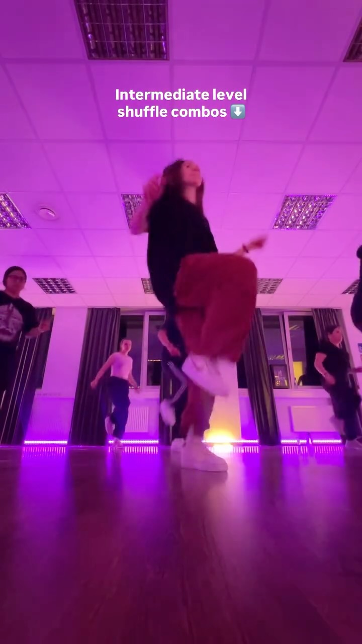 Intermediate level shuffle combos ๐
Class on 18.11.2025 with @jkarjus