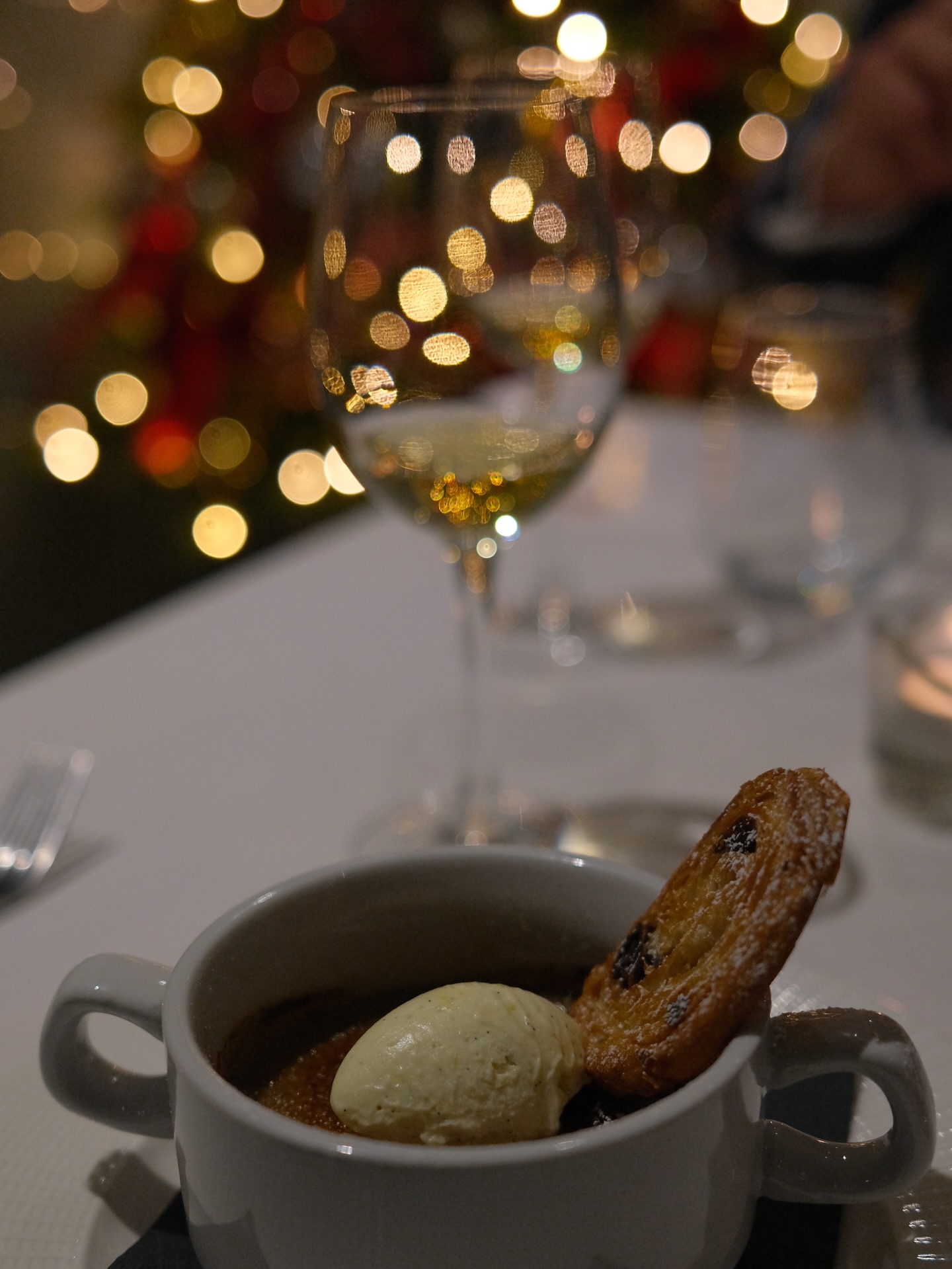 1st December! 🎄 start the festive month the right way… with our Cappuccino Crème Brulée ✨ treat yourself, you deserve it. #festive #dessert #cambridge