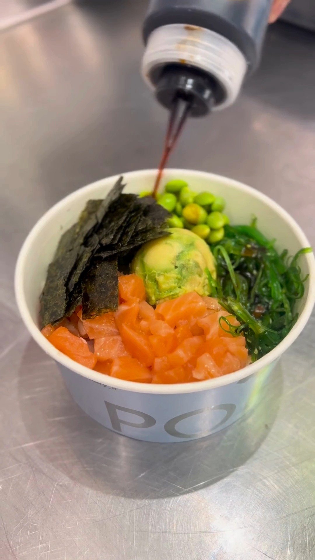 Non si chiama "OH MEGA" a caso…è l'upgrade di una Bowl.🫨💥
Il nostro bestseller: salmone norvegese, avocado, alga nori, alga wakame, edamame, salsa di soia e sesamo.
Non restare a guardare, ordina con la nostra APP!📲
#perte #foodtok #poke #healtyfood #bowl