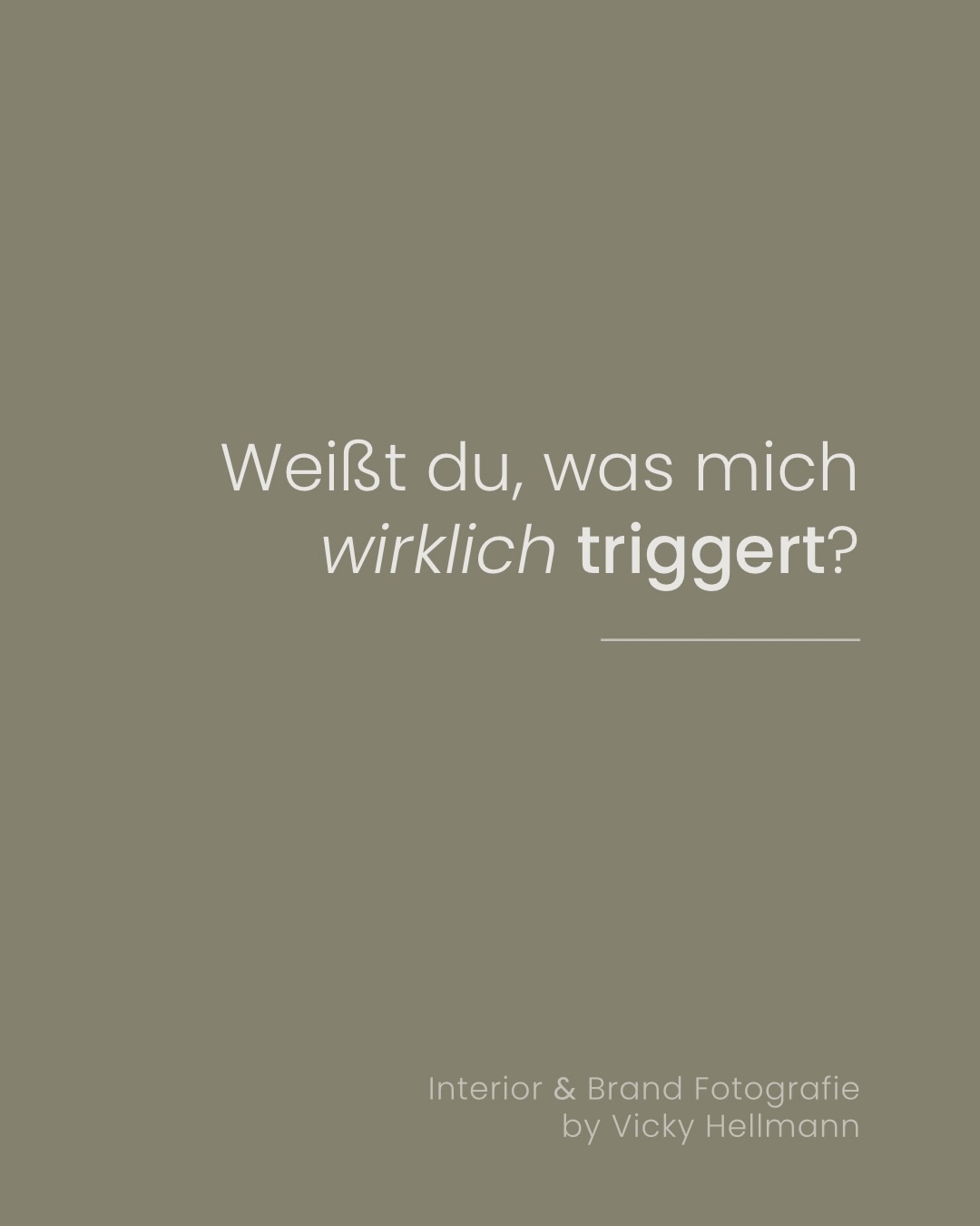 Es triggert mich wirklich! 🤯
Weil so viele Expert:innen da draußen so viel können aber nach außen nicht zeigen, wer sie sind und was in ihnen steckt.
Und klar… theoretisch könnte mir das egal sein.
Ist es aber nicht.
Weil ich für gute Ideen, klare Visionen und durchdachtes Design einfach brenne. 🔥
Sobald ich mit neuen Menschen spreche, passiert’s automatisch:
In meinem Kopf rattert’s.
Ich sehe Farben, Stimmungen, Geschichten.
Ich fühle Bilder, bevor sie existieren.
Zu 100 % visueller Mensch! That‘s Me!
Und genau deswegen liebe ich, was ich tue:
Ich erkenne Potenzial. Auch wenn es noch versteckt ist.
Ich baue dir daraus eine Bildwelt, die genau zeigt, wer du bist. Sichtbarkeit darf leicht sein. Und sie darf sich richtig gut anfühlen.
👉 Wenn du wissen willst, wie deine visuelle Story aussehen kann – erzähl mir von dir.
Ich freue mich drauf. ✨