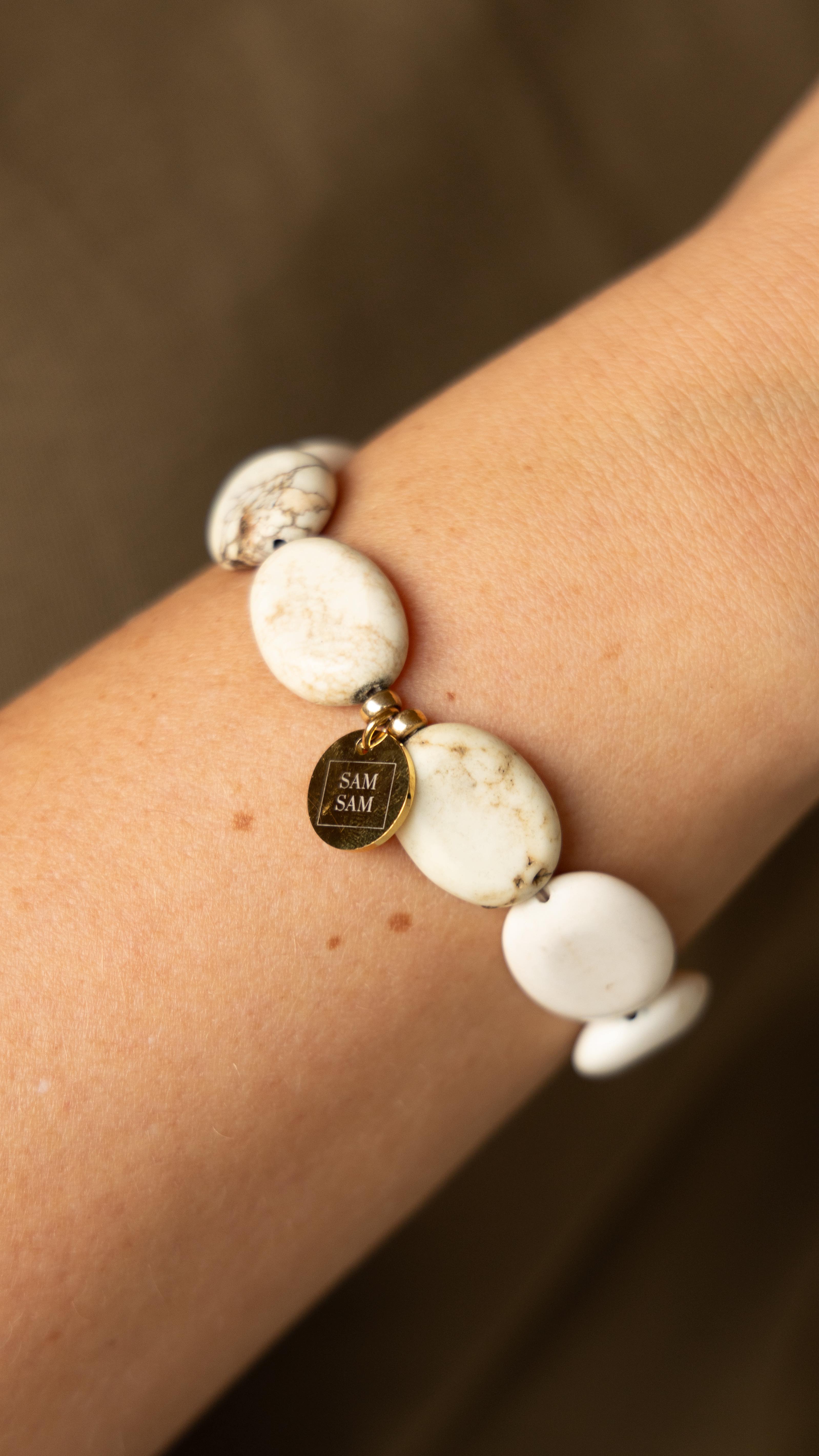 Recap Portrait Shootday vrijdag 7 november!
Wil jij dit ook? Er staat een nieuwe datum gepland:
vrijdag 16 januari.
Wil jij je zichtbaarheid versterken met professionele portretfoto’s? Tijdens de Portrait Shootday creëren we in korte tijd beelden die direct inzetbaar zijn voor je website, LinkedIn en andere kanalen.
Omdat we werken met tijdsloten, profiteer je van een scherp tarief en toch van persoonlijke aandacht. Zo haal je in een compacte sessie het maximale resultaat.
Wat kun je verwachten:
• Visagie touch-up (30 min): een lichte finetuning zodat je stralend voor de camera staat.
• Fotoshoot van 30 minuten met begeleiding bij poses.
• Persoonlijke fotogalerij waarin je zelf je favorieten kiest. Je ontvangt 6 zorgvuldig bewerkte beelden, direct klaar voor gebruik.
• Inspirerende locatie met diverse settings en props.
• Koffie, thee en iets lekkers om ontspannen te starten.
• Optioneel stylingadvies inclusief moodboard, voor extra voorbereiding en zelfvertrouwen.
Efficiënt, professioneel en resultaatgericht.
Vrijdag 16 januari 2026
€310,- ex btw
Boek direct via de website en geef aan welke tijd je voorkeur heeft #linkinbio