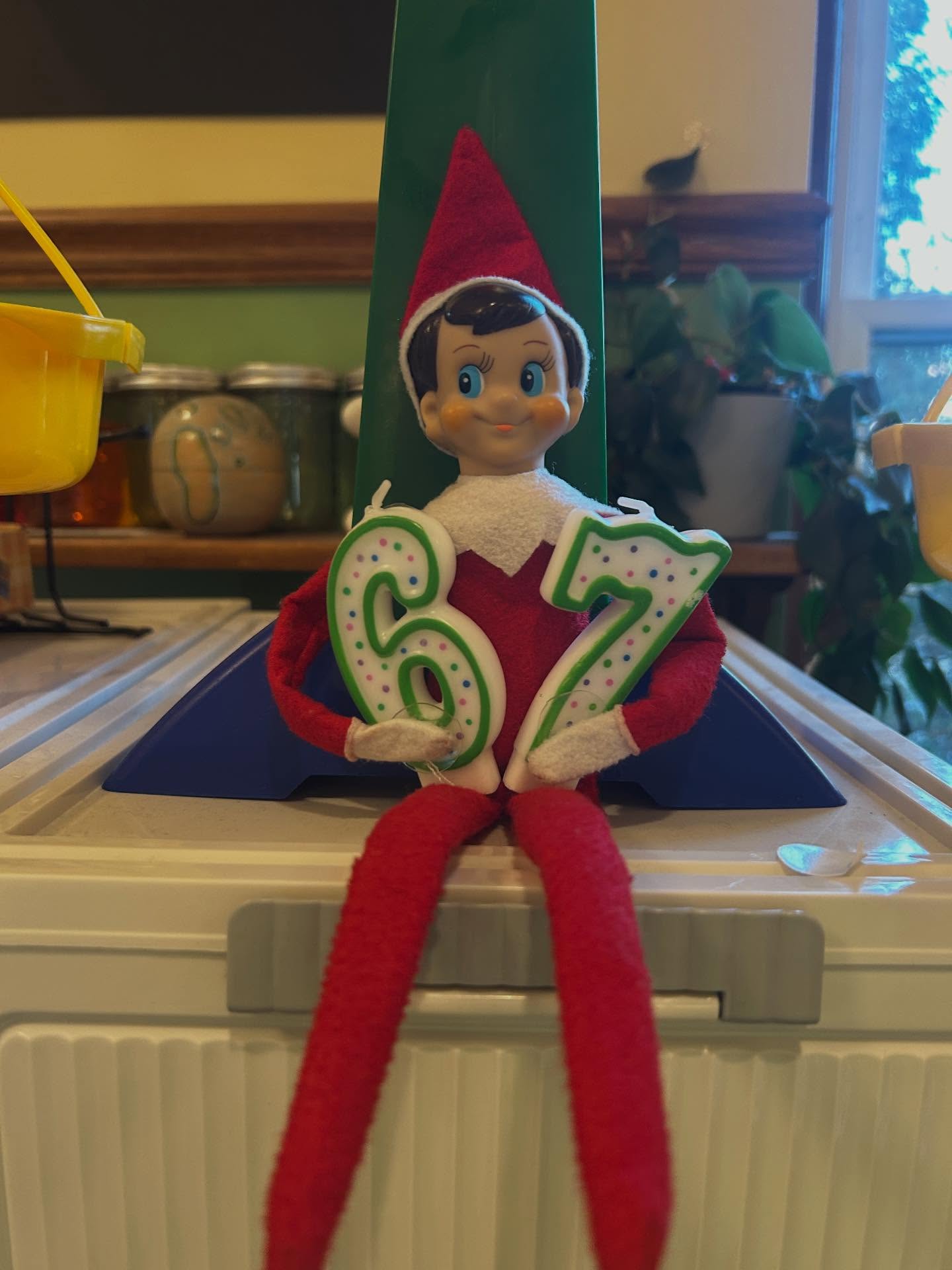Wallter the elf is getting in on the “6-7” action😂😂
#67 #foxhillschooldanvers #sosilly #preschoolteenagers