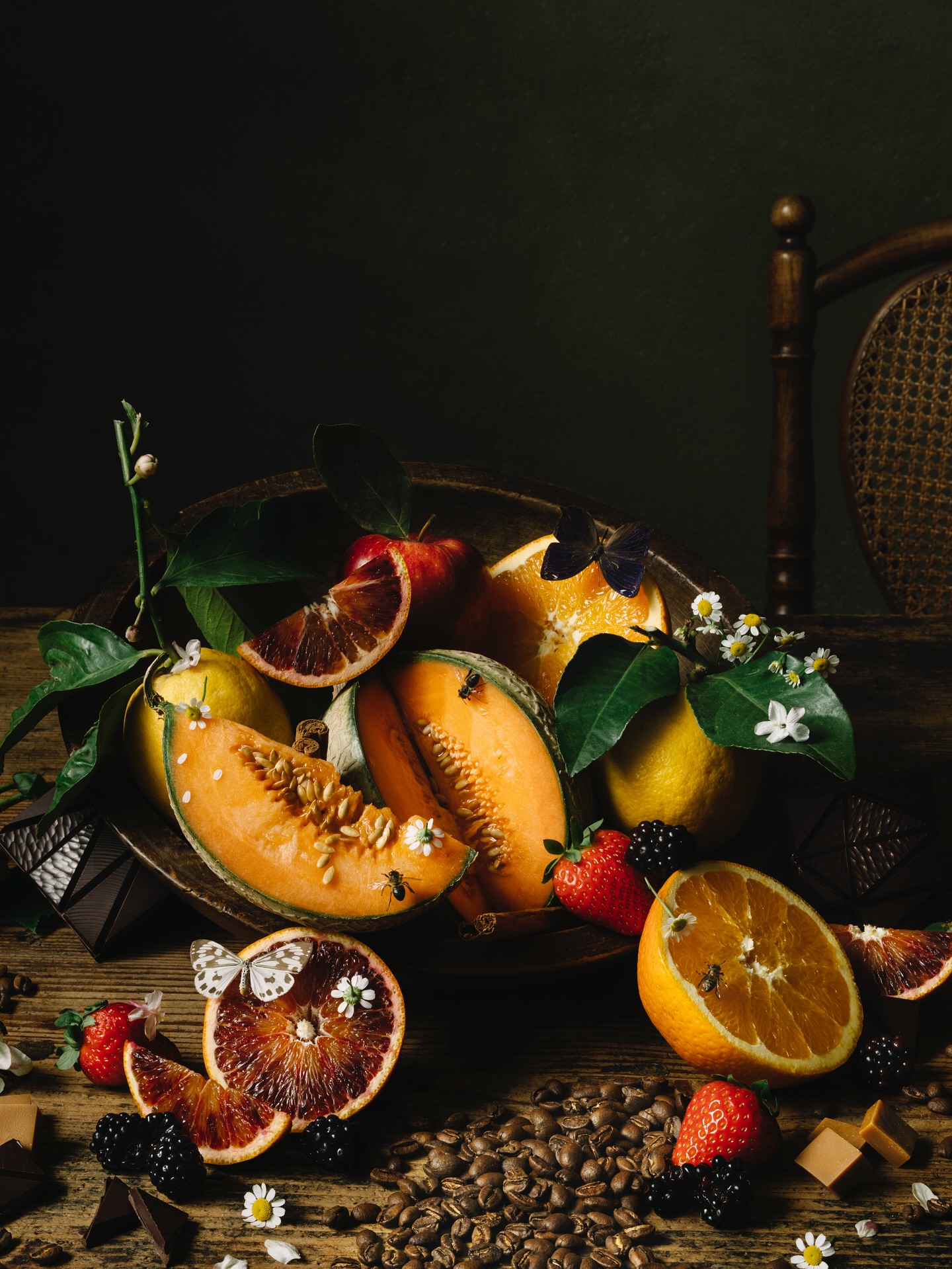 We’re happy to share that we now offer two new subscription options: a flexible, cancel-anytime subscription and a prepaid subscription that also makes a wonderful gift for someone who loves great coffee 🧡🎁
What awaits you:
Each month, you’ll receive carefully selected coffees from our long-time producers — fresh, limited, and full of character. Your box is shipped at the beginning of each month via climate-neutral economy mail.
As a subscriber, you enjoy a 10% discount on the average microlot price; prepaid subscribers receive 20%.
Thank you @danielabistrain for the poetic and timeless fotos.