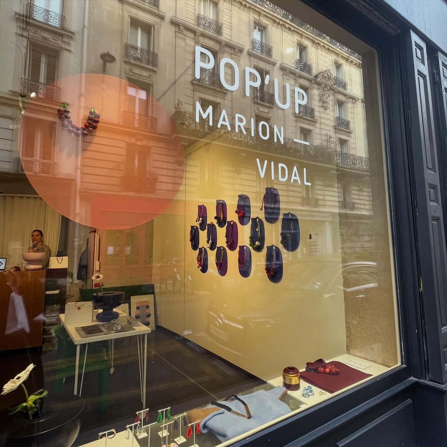 #christmasshopping in Paris part II @marionvidal_ pop up on 28 rue de la Fontaine au Roi, Paris 10th. Marion Vidal is a Paris-based #jewellery designer known for her sculptural and architectural pieces that blur the line between jewellery and art. Colour and bold volumes are her signature and she presents her latest creations: necklaces, bracelets, rings but also vases and jewelry boxes in this space along with the fashion pieces of @sophieblivet and the refined spices of @toutia_____. Until next Friday 19th Dec.