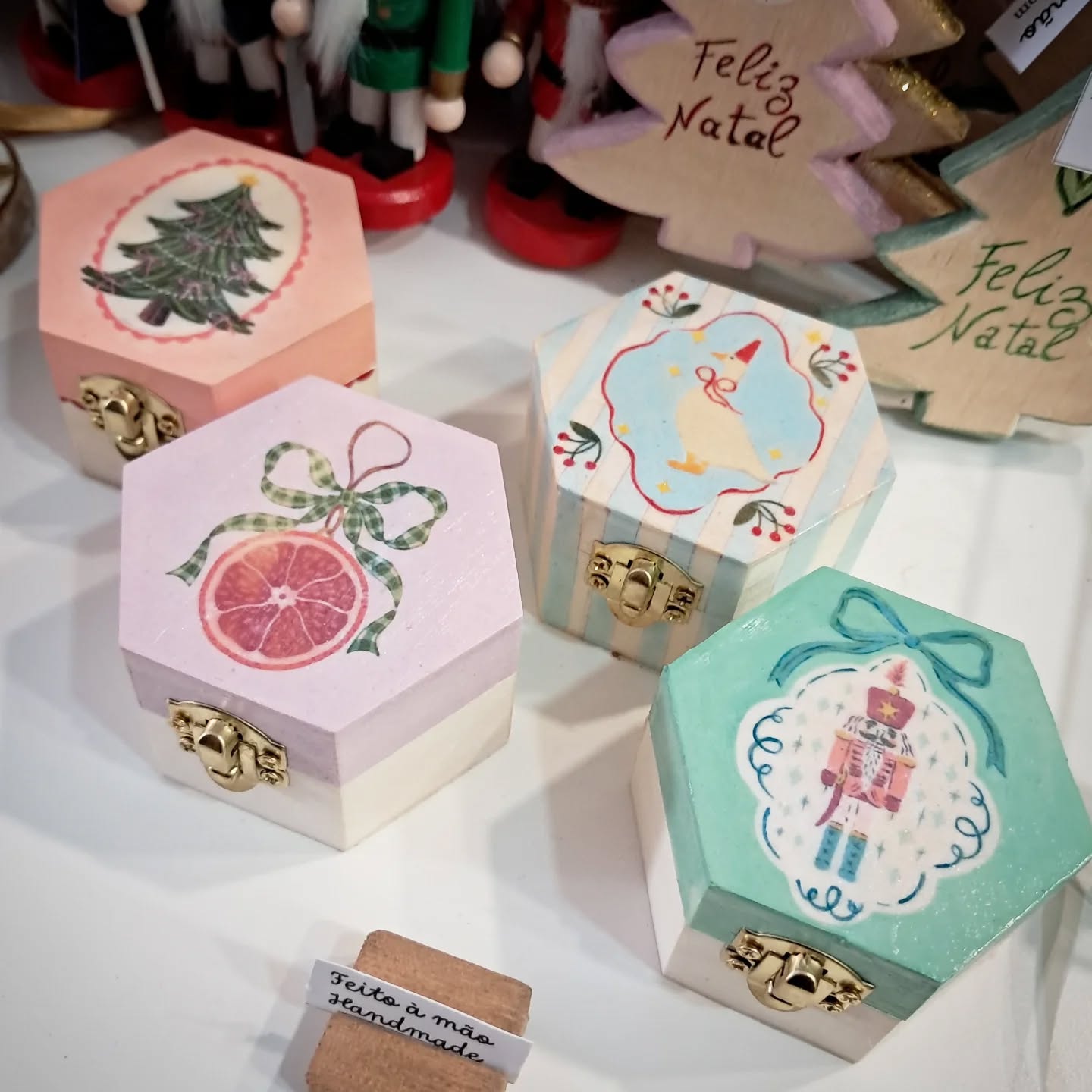 Mini wooden Christmas boxes hand painted by Mar Interiors 🎄🎨
#christmas #portimao #handmade #gift