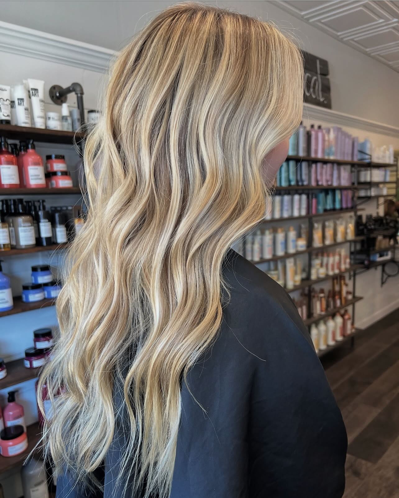 Let’s be real, college water is HARD on hair. So making sure to come see your hairstylist on breaks is one of the best ways to maintain your color and overall health of your hair! We love to see you when you’re home too, so it’s a win win! Hair by Danielle @danimorrhair