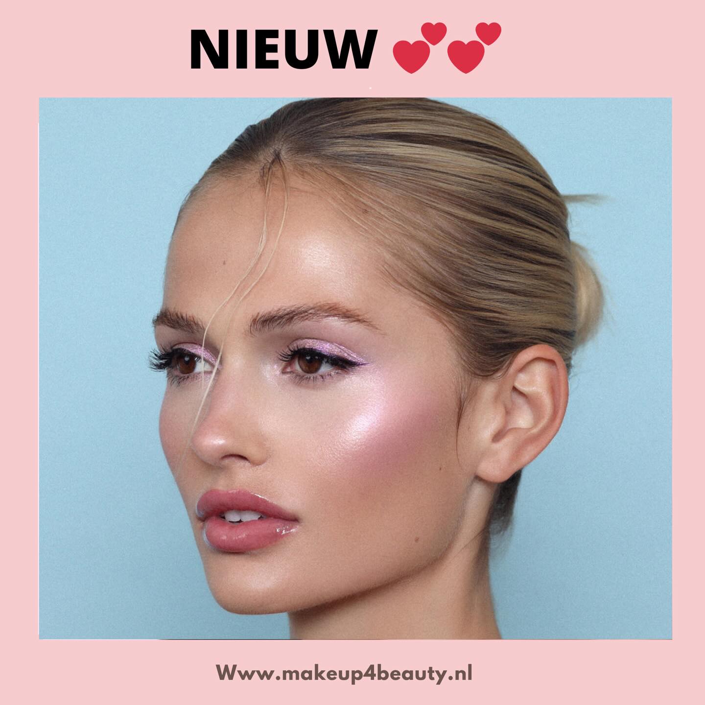 Nog snel een prachtige oogschaduw voor de feestdagen?
Ervaar de magie van kleurtransformatie met Moira Supernova Glitz Shadow!
Deze ultragepigmenteerde multichrome oogschaduw verandert van kleur onder elke hoek en zorgt voor een oogverblindende, opvallende en prismatische finish die de feestelijke sfeer vastlegt.
De fluweelzachte, makkelijk te blenden formule glijdt moeiteloos over de oogleden en laat betoverende regenboogglans achter die de hele dag houdt.
Of je hem nu gebruikt als oogschaduw, highlighter of topper, Supernova Glitz Shadow voegt een vleugje kosmische glamour toe die net zo gedurfd en levendig is als jij.
