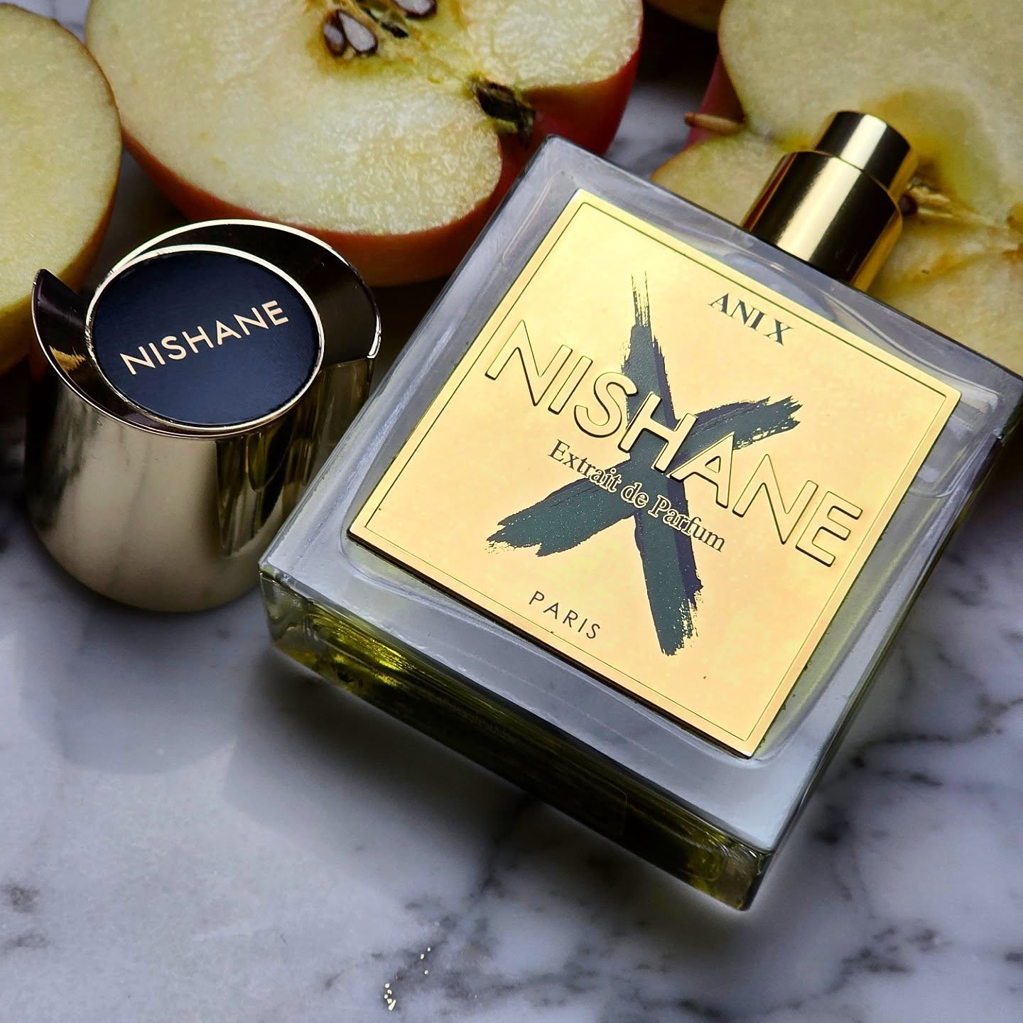 Ani with a juicy twist of apple and melon. My heart still belongs to the original.
.
.
.
.
.
.
.
TOP NOTES:
bergamot oil - lemon oil - watery notes - honeydew melon - cardamom oil - blue ginger - pink pepper
HEART NOTES:
lavender oil - sage - green apple - blackcurrant - rose - patchouli
BASE NOTES:
cedarwood - cashmere wood - vanilla - ambergris infusion - white musk - sandalwood
.
.
.
.
.
.
#perfume #nicheperfume #smellme