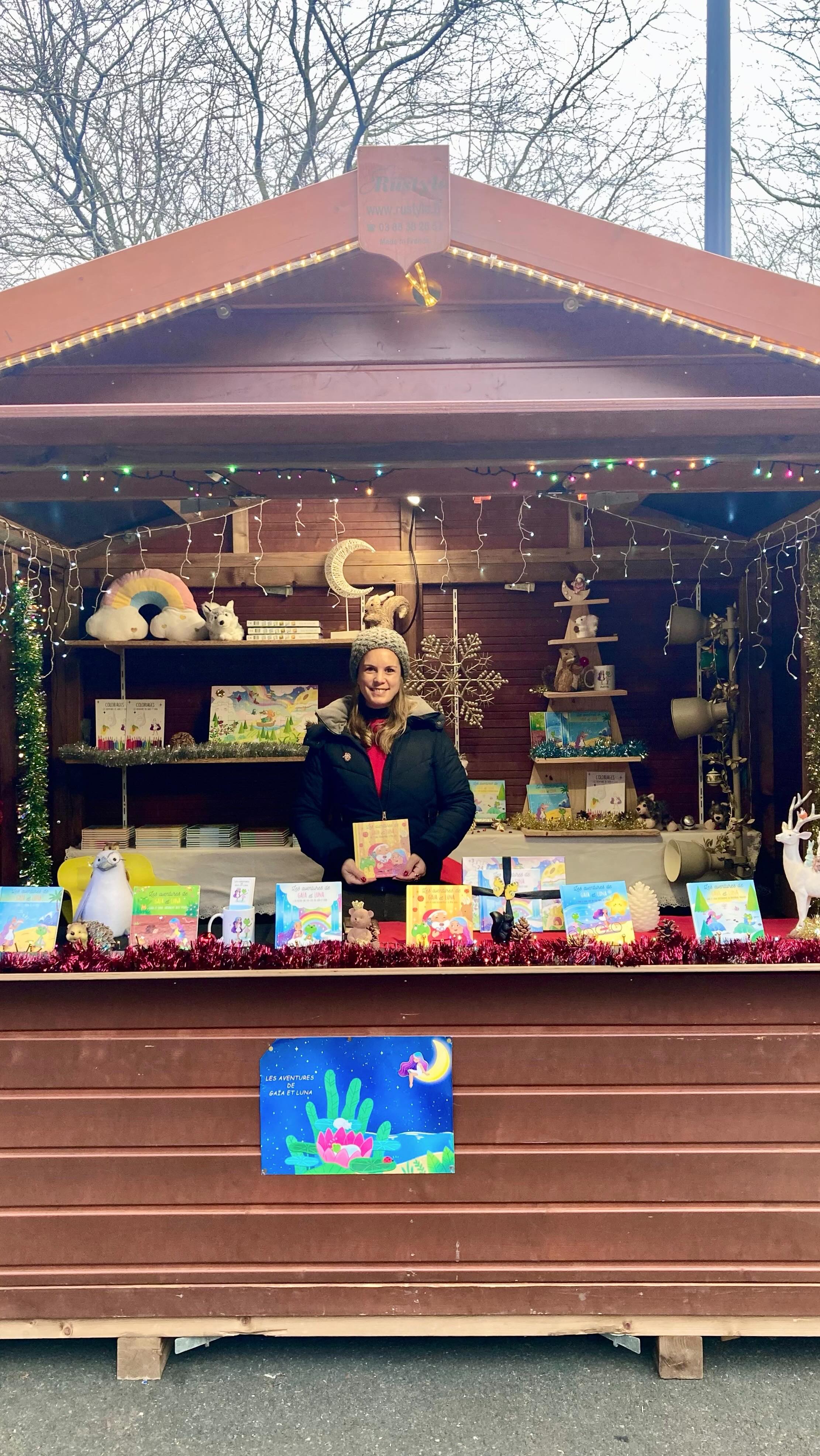 ✨ Dernière ligne droite
✨ Au Marché de Noël d’Herblay !
🎄 Un marché féerique & fantastique
✨ Où les sourires des enfants me rappellent
✨ À chaque instant combien ce joli métier
✨ Est précieux !
✨ N’hésitez pas à venir me retrouver
✨ Jusqu’à 19h ce soir !
🤶 Gardons à jamais notre âme d’enfant…
#noel #cadeaupersonnalise #autrice @ville_herblaysurseine @les_aventures_de_gaia_et_luna
📸 Crédit photos : Ville d’Herblay