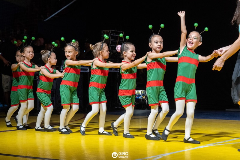 Registros da Mostra “As fases de Tarsila” realizado dia 05/12 ✨
Coreografias e roteiro: Giulia Raupp
Figurinos: @atelieflor.solange
Fotografia: @giro.urbano
Apoio: @fundacao.cultural.picarras
#asfasesdetarsila #danca #bailarina #maedemenina #picarras #balneariopicarras #itacolomipiçarras