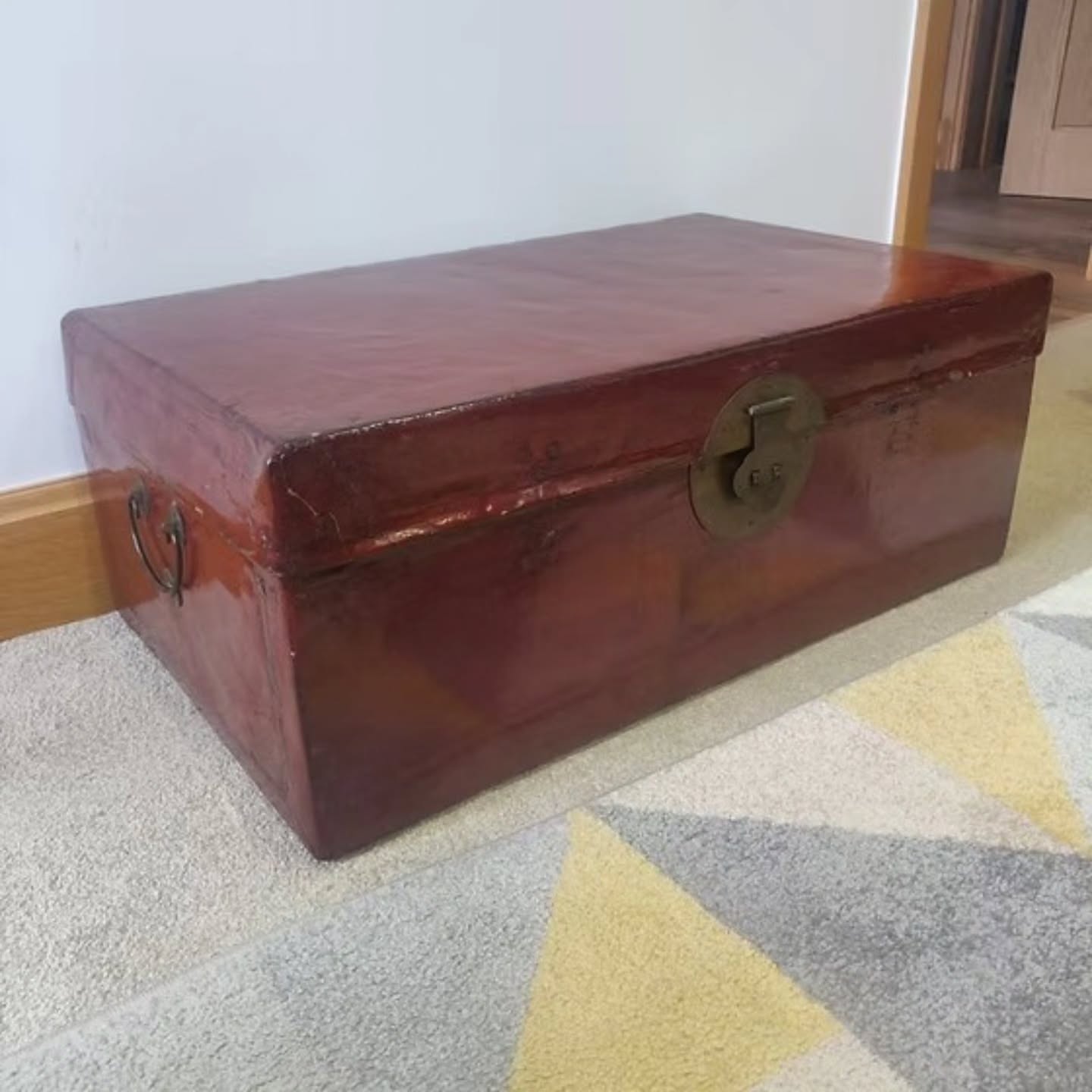 https://www.objetdart-stuff.co.uk/product-page/vintage-may-be-older-chinese-red-laqured-2-handled-trunk-very-bright #students