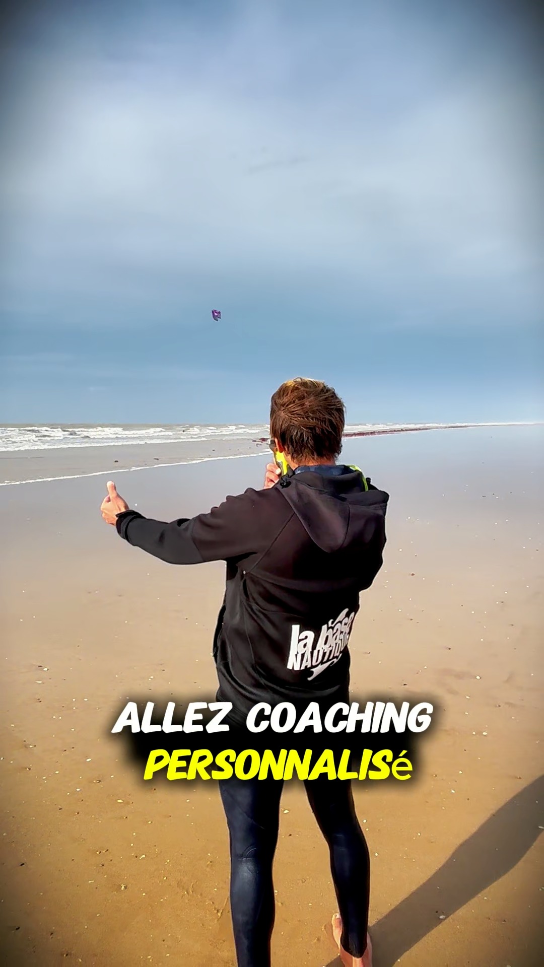 🌊 Prêt à sentir la puissance du vent et la liberté sur l’eau ? 🪁
Découvre le kitesurf comme jamais auparavant dans notre nouvelle vidéo