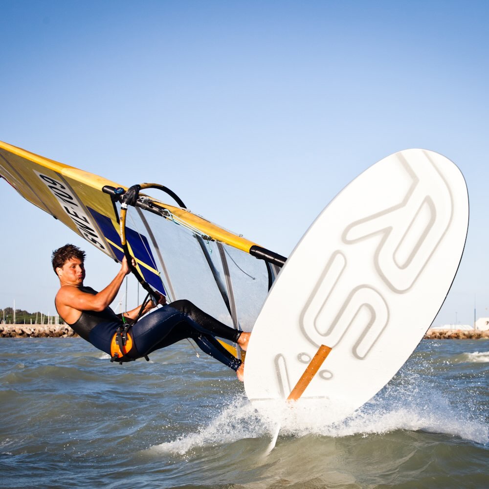 How great can I become?
If I grit my teeth and fight with everything I have.
If I direct every breath
towards becoming the best.
To dedicate your life to becoming the best is beautiful.
(Even though I now know there is something even more beautiful.)
Pain crept in.
First, trouble sleeping.
Then my stomach.
Then my joints, colds, my body whispering âstopââbut I kept going.
Do you recognize this?
It took me years to become pain-free againâbut I did.
Now I have the privilege to study the nervous system, the body, and the intelligence of the moment with some of the worldâs leading teachers.
The questions that feel more relevant today are:
How enjoyable can life be?
How much joy fits in a body that finally gets to breathe?
Do you want to try any of these methodsâor be inspired by what has helped me?
Book a private session, come on a Tuesday evening at Odenplan, or watch my and @davidsahlberg s film @love.like.nature , which is released digitally this week.
Spots for the evenings go fast, so book directly.