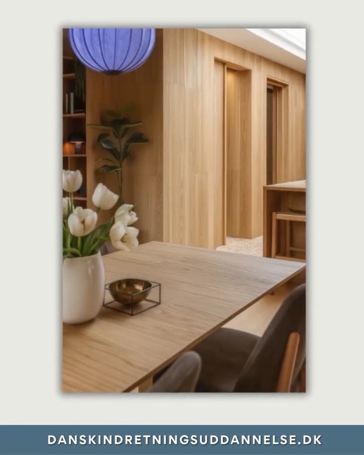 ✨ Et lille uddrag fra Jannis midtvejsprøve ✨
Hvert eneste valg er truffet med faglig omtanke – fra materialer og farver til verdenshjørner, lysindfald og funktionelle zoner.
Janni har skabt denne visualisering i V-Ray, hvor hun demonstrerer både teknisk kunnen og stærk æstetisk forståelse.
🌿 Endnu et smukt eksempel på, hvad vores studerende lærer hos Dansk Indretningsuddannelse.