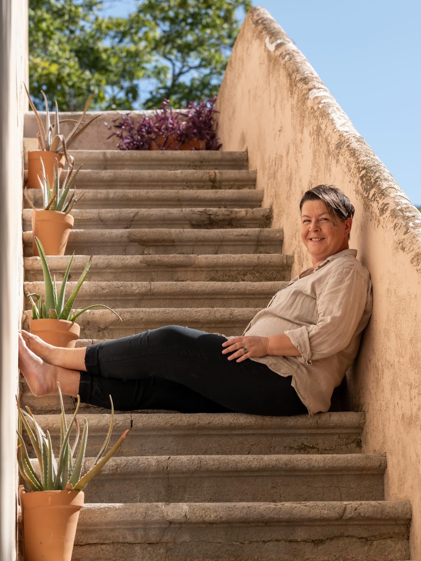 EN VIKTIG PÅMINNELSE! 💡
Vi har fram till 17.2.2026 på oss att lämna det gamla i Ormens år.
Detta är en tid för att avsluta det som har tjänat färdigt – gamla identiteter, invanda mönster, omedvetna lojaliteter och inre berättelser som inte längre är sanna.
Ormen lär oss att ömsa skinn. Inte i kamp, utan i naturlig rytm.
Inget kan följa med som inte längre är i linje med liv.
Ingen kan säga att du inte är värdefull.
Du skulle aldrig ha kommit hit till Moder Jord om så vore fallet.
Ingen kan säga att du inte har en plats i världen.
Du skulle inte vara här – om så vore fallet.
Ingen kan säga att du saknar en uppgift.
Du skulle inte vara här – om så vore fallet.
Du är viktig.
Du bär en uppgift.
Du tillhör.
Det är du som avgör.
Inget och ingen utanför dig kan begränsa din sanning.
Det är du – och bara du – som kan välja vem du är.
Du är oändlig.
Du är viktig.
Och du har en plats. 💚
Livet går i cykler och var nionde år sker avsluten och det är där vi står nu.
Vad innebär det för dig?
Sätt ett ❤️ om du har läst detta 🙏