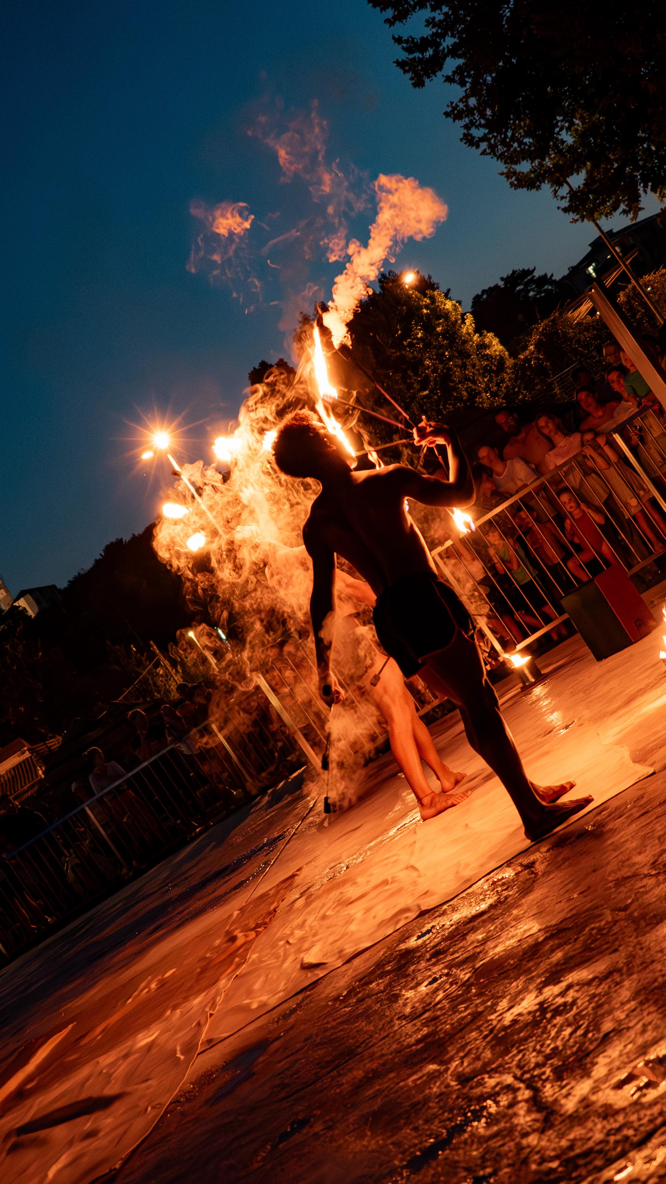 Ricordi che scaldano il cuore, proprio come il nostro Fire Show ✨
Le notti d’estate al Lago Maggiore hanno una magia speciale: luci che danzano, occhi che brillano, emozioni che uniscono.
Tra stupore, risate e quella sensazione di vivere qualcosa di unico… questi sono i momenti che restano per sempre.
🔥 Riviviamoli insieme 🔥
Il nostro spettacolo di fuoco è stato un abbraccio di energia, gioia e condivisione.
E tu… eri con noi sotto quel cielo luminoso?
🇬🇧 Memories that light up the soul, just like our Fire Show✨
Summer nights on Lake Maggiore: dancing lights, sparkling eyes, and emotions that bring us closer.
Wonder, laughter, magic… these are the moments we’ll never forget.
🔥 Let’s live again those moments together 🔥
Our Fire Show was a hug full of joy and energy.
And you… were you there with us beneath that glowing sky?
🏕 @lagomag
🌈 @lagomagofamily
🌳 @camping_eden
🏖 @italialido
#CampingVillageLagoMaggiore #CampingLagoMaggiore #LagoMago #lagomagofamily #campinglagomaggiore #campeggiolagomaggiore #italiancamping #lakecamping #italianvacation #lakemaggiore #camping #lagomaggiore #travel #italianholiday #italianvacation #relax #piedmont #piemonte #laghiitaliani #italianlake #italianfood #ristorante