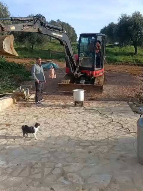 Thanksgiving under the Tuscan Sun. Life as an American abroad we find our own ways to carry on tradition. #expatlife life in Italy 2025 expat guide
#romewithmike
I WILL TAKE YOU THERE!!