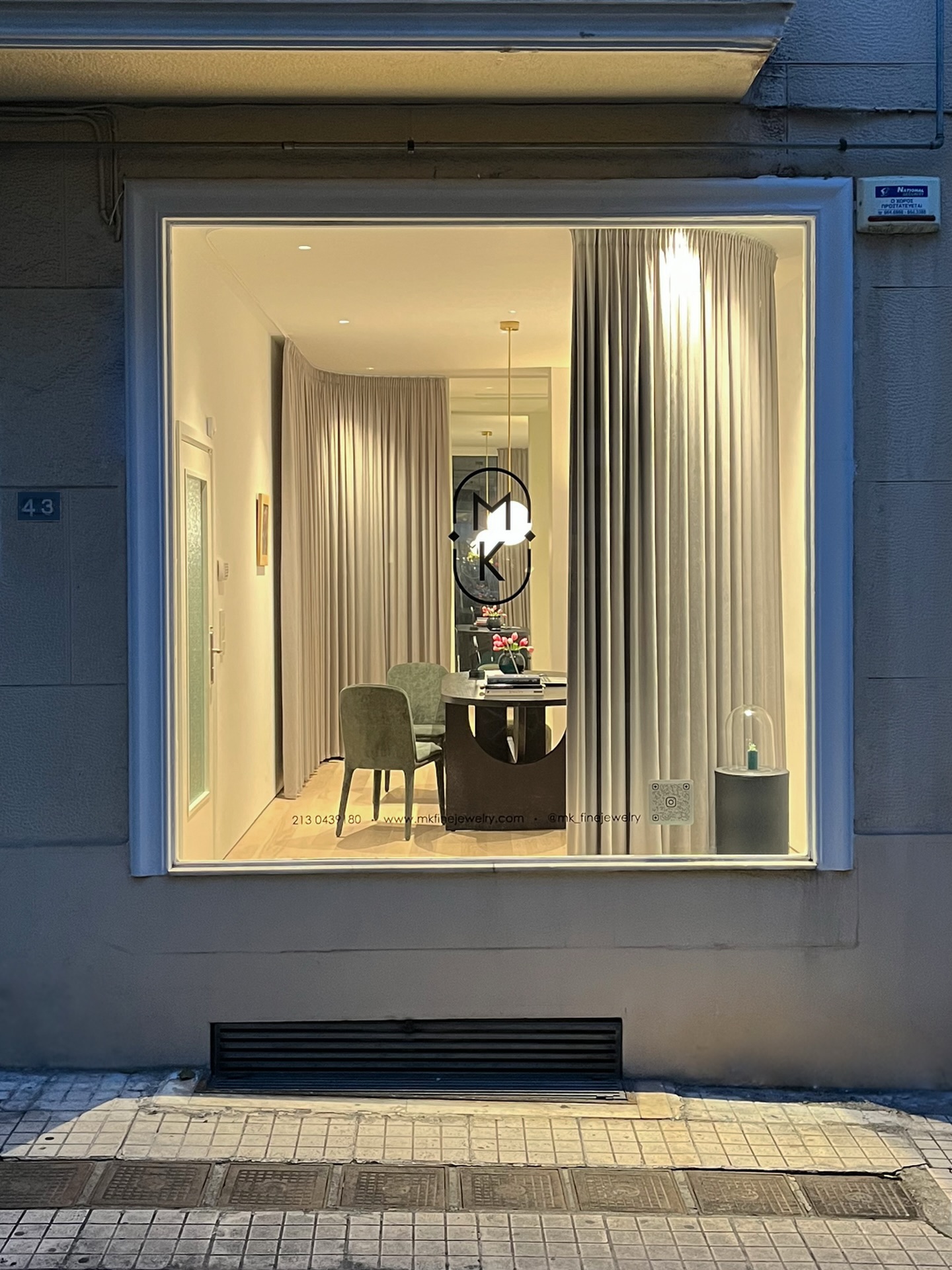 Introducing the new MK space.
A sanctuary for unique gems, bespoke luxury, and timeless craftsmanship behind every jewel✨
#mkfinejewelry #bespokecreations #custommadejewelry