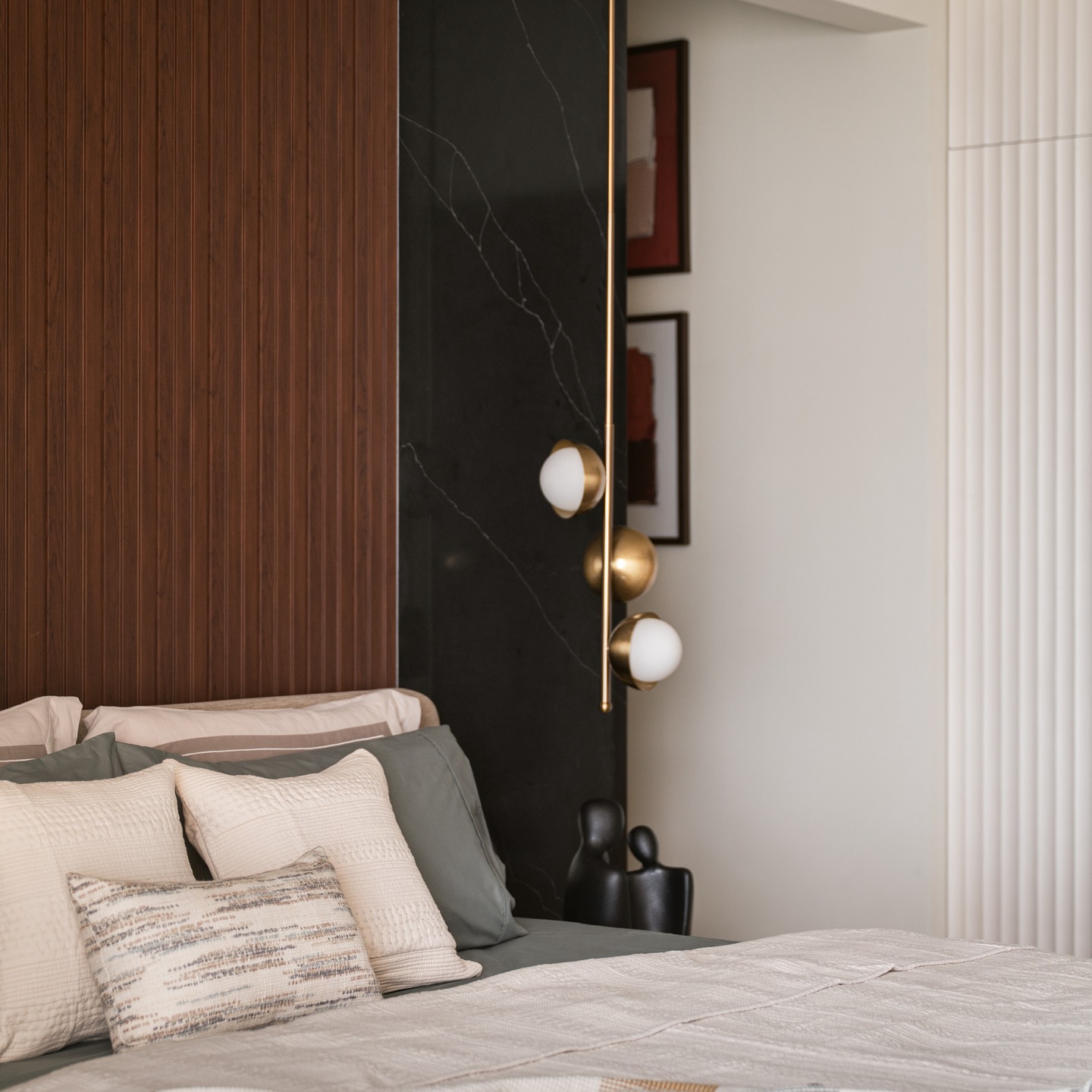 A blend of warmth, texture, and timeless elegance. ✨
This bedroom corner brings together rich wood tones, sleek marble, and soft neutrals to create the perfect sanctuary.
Modern lighting, layered bedding, and thoughtful accents — luxury in the details. 🤍
#InteriorDesign #BedroomDecor #ModernInteriors #LuxuryHomes #HomeStyle #DesignInspiration #InteriorStyling #CozySpaces #ContemporaryDesign #HomeAesthetics #MinimalistDecor #InteriorGoals #DecorInspo #ModernLuxury #almainteriors