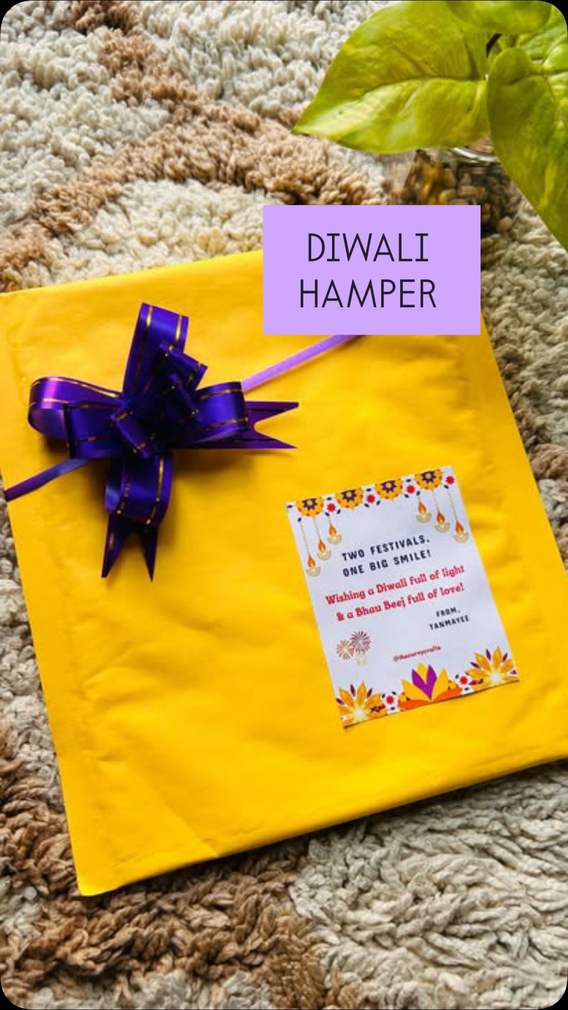 Gift hampers ✨
ft. CurvyCrafts Memo pad hamper 🎁
#smallbusiness #diwaligifthampers #memopads #stationery #stationerydesign #stationeryshop #curvycrafts