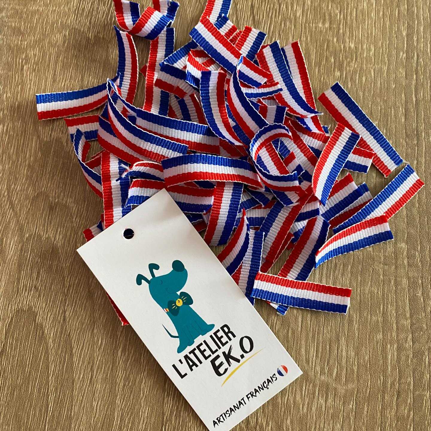 Merci à tous ceux qui pensent aux artisans français pour les fêtes de fin d’année!
Et oui nous sommes bien là, même en ligne les petites boutiques locales fêtent Noël 🎅
Pour l’occasion, une offre spéciale sera dévoilée mercredi prochain, alors restez connectés et merci pour votre fidélité depuis bientôt 6 ans!
#artisan #artisanatnantais #artisanat #madeinfrance #artisanatfrancais🇫🇷 #frenchtouch #doglovers #horses #cats #dogs #chien #chat #chevaux #licols #fyp