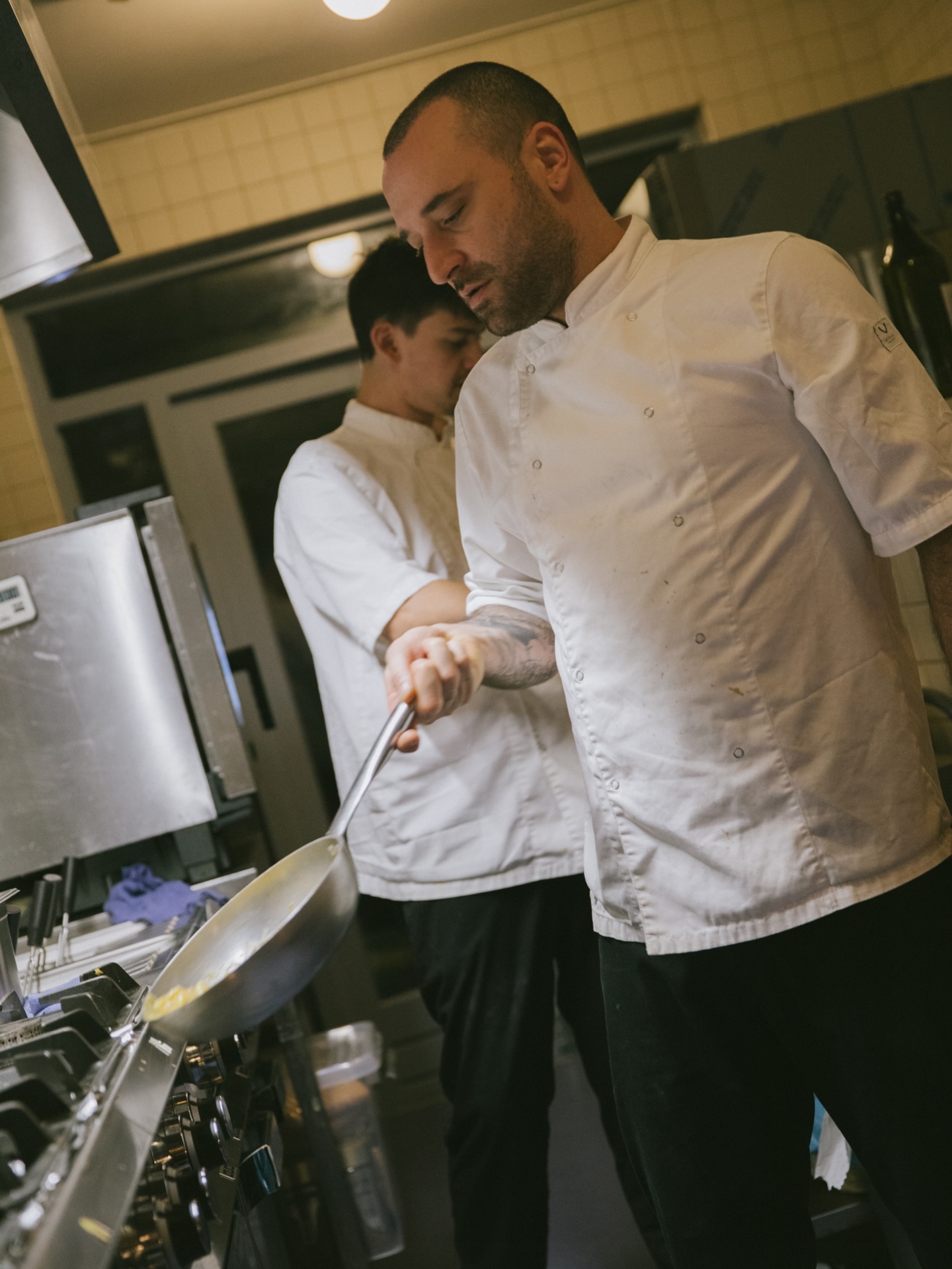 Before the pasta hits the table, the chefs are busy making it just right
.
.
.
#linguinitrattoria #italianrestaurantamsterdam #foodieinamsterdam
