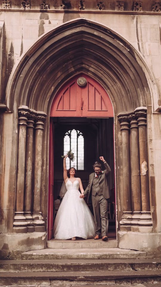 Adam and Frankie's wedding in one minute ⚡️
.
.
.
#alternativeweddingphotographer #londonwedding #greenweddingshoes