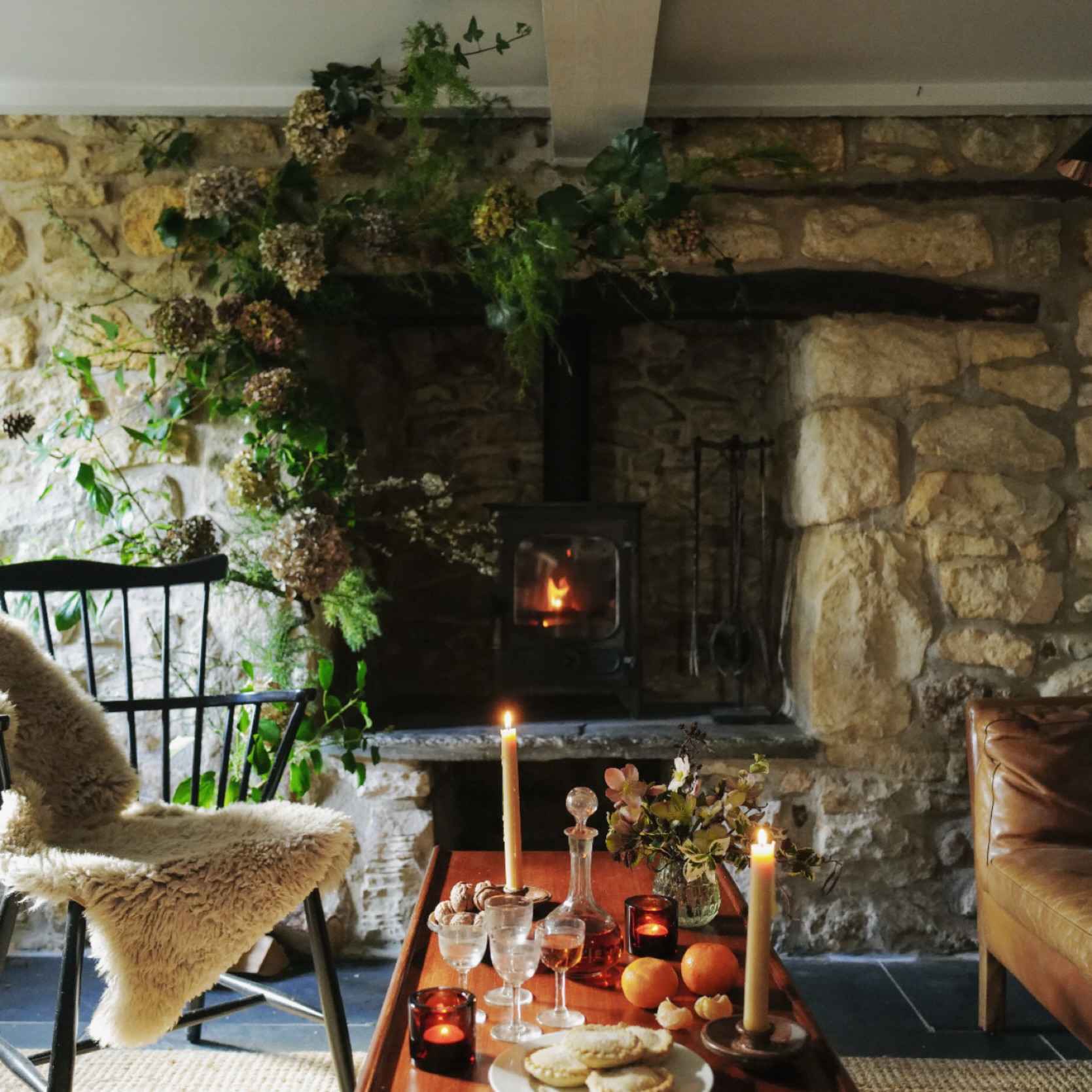 We're almost fully booked for Christmas and New Year but if you'd like to stay with us, Carter's Croft is free from Boxing Day to New Year's Day. The cottage sleeps up to four people and we have a three-night minimum stay. You can book directly via our website. Link in Profile.
#christmasbreak #twixmasbreak #selfcateringcornwall