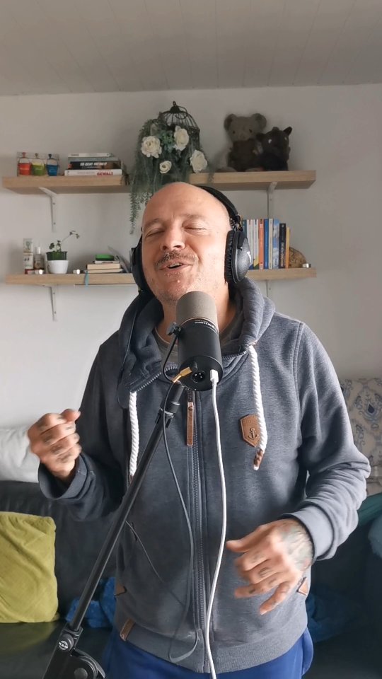 Another new cover version of the Ho'Oponopono mantra by Kelsey Kluijtmans for my very own healing. This is just for fun and without any professional expectation.
Enjoy, sing along with me and practice forgiveness. 🙏🏻
Please find the full cover version on my YouTube channel and listen to the original by @kelseykluijtmansmusic on her channel. It's absolutely amazing and I love that it's being back online. 🫶🏻☮️💜🕊️🥰