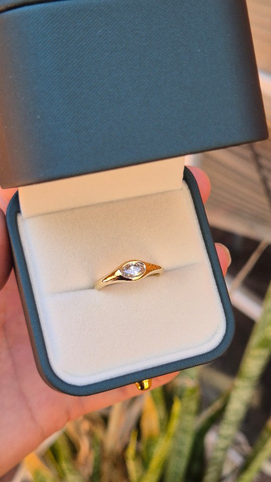 I absolutely love this style of ring so I had a great time making this. It was made from a couple of old rings and a diamond that was no longer worn. This sygnet style diamond ring makes a statement not only highlighting the diamond but the beauty of the gold, it is bold, stylish and practical. The oval shape diamond complements the style of this ring perfectly.
#diamondsolitaire #ovaldiamond #handmadejewellery #Australianmadejewellery #WestAustralianjewellerydesigner #goldjewellery