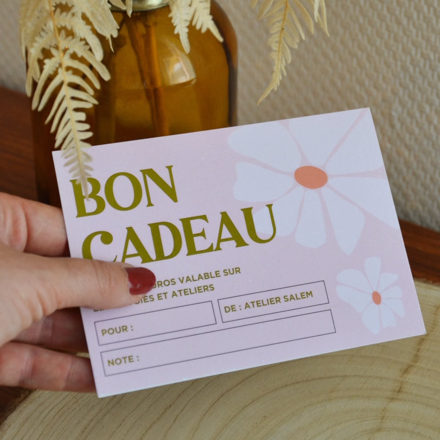 🩷 Faire plaisir 🩷
🎁 Découvrez les cartes cadeau pour se faire plaisir ou à offrir sur notre nouveau site.
✨️ Elles sont valables sur nos bougies, fondants et suspensions parfumées mais également sur nos différents ateliers.
🫶🏻 Une jolie attention à l'approche des fêtes ou durant l'année pour faire un cadeau éthique, créatif et poétique.
À découvrir sur :
www.atelier-salem.com
#bougiefleursséchées #bougieartisanale #bougies #bougiedenoël #fondantparfumé
#suspensionsparfumées #frangrancesnaturelles
#fragrancedegrasse #madeinfrance #ciredesoja #faitmain #local #bretagne #morbihan #bzh #ateliersalem #atelier #fleursséchées #quiberon #cadeau #boncadeau #offrir