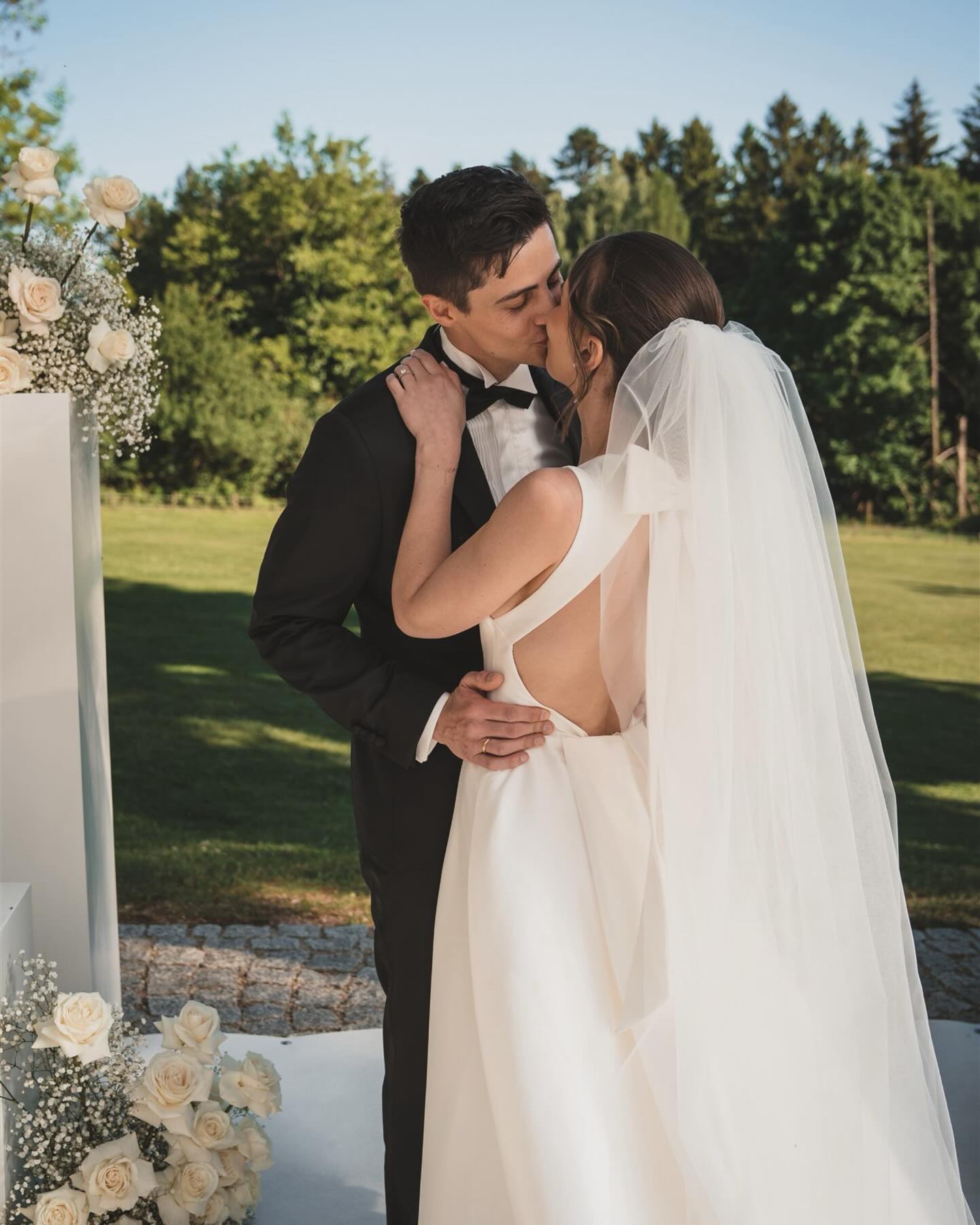 M & M 🫶🏼
@traurednerin_antonia.markert
@hoher_darsberg
@meisel_family_weddings
.
.
#wedding #photography #weddingphotographyinspiration weddinginspo weddingdress whitewedding shooting mannheim heidelberg couple Hochzeit hochzeitsfotograf