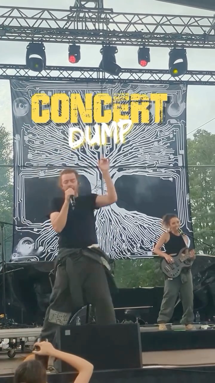 Fragments de live.
Basses, regards, énergie pure.
Un peu de chaleur pour terminer novembre avant d’attaquer décembre 🔥 #mamasaid #urbanfusion #livemusic #rapconscient #hiphop