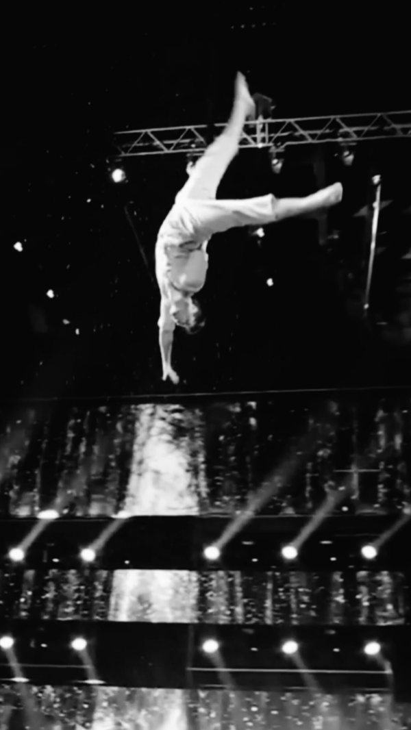 Memories from @incroyabletalent_off 📺🎉 #lfauit
•
•
•
#gottalent #incroyabletalent #tvshow #spectacle #circusaroundtheworld #talent #straps #asymmetricalstraps #circuslife #circus #cirque #francegottalent #m6