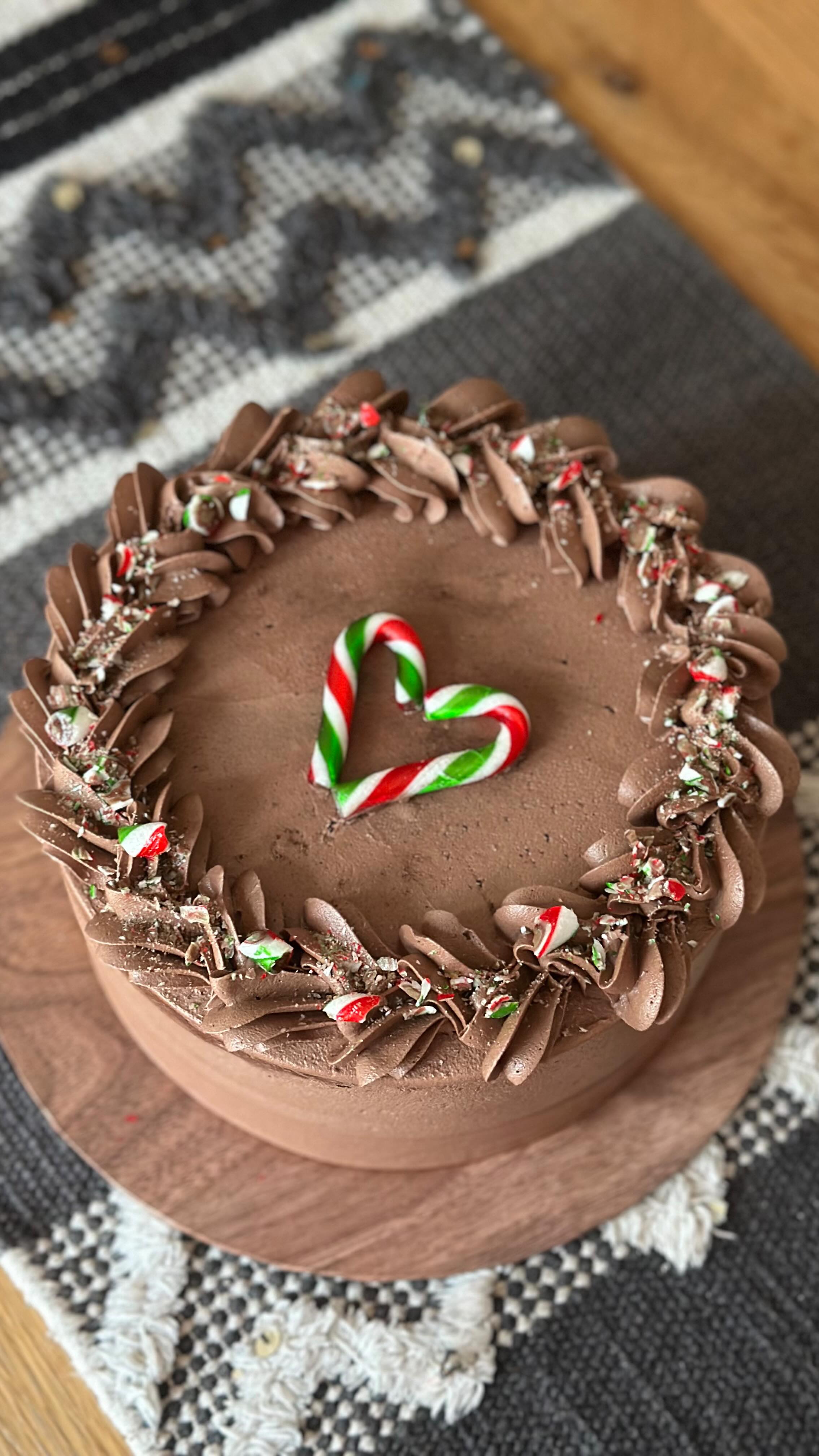 Are you ready for a flavour sensation at @thenook.coffeehouse 😍🎄🍰
This beauty is a Mint Choc Chip Cake! Yes Really! And if you’ve never tried it before get yourself there to sample one of my FAVOURITE Christmas flavours ❤️
.
#cake #cakesofinstagram #cakedecorating #cakedesign #cakeoftheday #cakeart #cakeinspiration #cakeideas #cakedesigner #cakeinspo #christmas #christmascake #christmastime #mintchocchip #mintchocchipcake