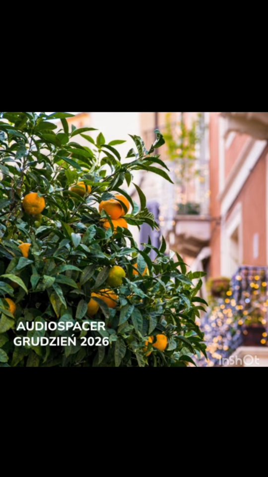 Grudzień 🇮🇹
Na zewnątrz deszcz, w głowie lista rzeczy do zrobienia.
Kawa stygnie, skrzynka pęka w szwach, a Ty masz wrażenie, że… znowu coś przegapiasz.
Swój oddech. Własne tempo. Spokój.
Ale wiesz co?
Czasem nie trzeba rewolucji.
Wystarczy dźwięk. Jedna melodia. Historia, która przypomina, że jesteś tu — i że to wystarczy.
I właśnie z tej potrzeby powstało „Słucham Italii 2026”.
Nie jako kolejny kalendarz do odhaczania dni,
ale jako coś, co przywraca do siebie — małymi porcjami.
Każda karta to jeden miesiąc. Jedno miejsce. Jedna opowieść. I jeden włoski utwór - spójny z resztą, z tłumaczeniem i wyrażeniami, które wchodzą do głowy przy każdym spojrzeniu na ścianę 🇮🇹😍
Audiospacer, którego możesz posłuchać w aucie, w korku, na spacerze albo rano, gdy parzysz kawę o 6:40 i świat jeszcze nie zdążył od Ciebie nic chcieć.
A w grudniowym fragmencie Sycylia ✨ Zimowe słońce.
I pomarańcze 🍊🍊🍊 Te prawdziwe, ciężkie od soku, dojrzewające wtedy, kiedy u nas wszystko zwalnia.
To one są jednymi z bohaterek grudniowej karty 📆
Fragment wrzucam poniżej - 1,5 minuty na spróbowanie 😊
Nie obiecuję, że po tym fragmencie rzucisz wszystko
i kupisz bilet na Sycylię.
Ale ostrzegam:
możesz już nie chcieć zaczynać 2026 bez tej historii i bez tej kartki wiszącej gdzieś w zasięgu wzroku.
Ten kalendarz znalazł już miejsce na ścianach, przy biurkach i przy ekspresach do kawy w ponad 900 domach 💞
Zatrzymaj się na 80 sekund i posłuchaj Sycylii, poczuj aromat soczystych pomarańczy i smak likieru z 58 sekundy, w który zaopatrzylo się już wielu posiadaczy kalendarza 😁
A jeśli nie masz jeszcze swojego egzemplarza, zdobądź to, zanim ktoś inny zgarnie Ci go sprzed nosa (w magazynie jeszcze tylko 60 sztuk 🌿
#wloskieklimaty
#włoskikalendarz
#kalendarz2026 Grudzień 🇮🇹
Na zewnątrz deszcz, w głowie lista rzeczy do zrobienia.
Kawa stygnie, skrzynka pęka w szwach, a Ty masz wrażenie, że… znowu coś przegapiasz.
Swój oddech. Własne tempo. Spokój.
Ale wiesz co?
Czasem nie trzeba rewolucji.
Wystarczy dźwięk. Jedna melodia. Historia, która przypomina, że jesteś tu — i że to wystarczy.
I właśnie z tej potrzeby powstało „Słucham Italii 2026”.
Nie jako kolejny kalendarz do odhaczania dni,
ale jako coś, co przywraca do siebie — małymi porcjami.
Każda karta to jeden miesiąc. Jedno miejsce. Jedna opowieść. I jeden włoski utwór - spójny z resztą, z tłumaczeniem i wyrażeniami, które wchodzą do głowy przy każdym spojrzeniu na ścianę 🇮🇹😍
Audiospacer, którego możesz posłuchać w aucie, w korku, na spacerze albo rano, gdy parzysz kawę o 6:40 i świat jeszcze nie zdążył od Ciebie nic chcieć.
A w grudniowym fragmencie Sycylia ✨ Zimowe słońce.
I pomarańcze 🍊🍊🍊 Te prawdziwe, ciężkie od soku, dojrzewające wtedy, kiedy u nas wszystko zwalnia.
To one są jednymi z bohaterek grudniowej karty 📆
Fragment wrzucam poniżej - 1,5 minuty na spróbowanie 😊
Nie obiecuję, że po tym fragmencie rzucisz wszystko
i kupisz bilet na Sycylię.
Ale ostrzegam:
możesz już nie chcieć zaczynać 2026 bez tej historii i bez tej kartki wiszącej gdzieś w zasięgu wzroku.
Ten kalendarz znalazł już miejsce na ścianach, przy biurkach i przy ekspresach do kawy w ponad 900 domach 💞
Zatrzymaj się na 80 sekund i posłuchaj Sycylii, poczuj aromat soczystych pomarańczy i smak likieru z 58 sekundy, w który zaopatrzylo się już wielu posiadaczy kalendarza 😁
A jeśli nie masz jeszcze swojego egzemplarza, zdobądź to, zanim ktoś inny zgarnie Ci go sprzed nosa (w magazynie jeszcze tylko 60 sztuk 🌿
#wloskieklimaty
#włoskikalendarz
#kalendarz2026