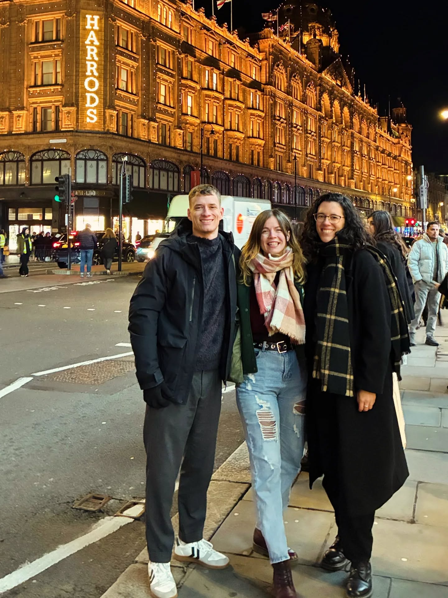 Después de una semana de locura, mis personitas favoritas me quitan el estrés como si nada. Madrid, Londres, nos vemos muy prontito ✈️
#travelvloggers #creadoradecontenido #andalucesporelmundo