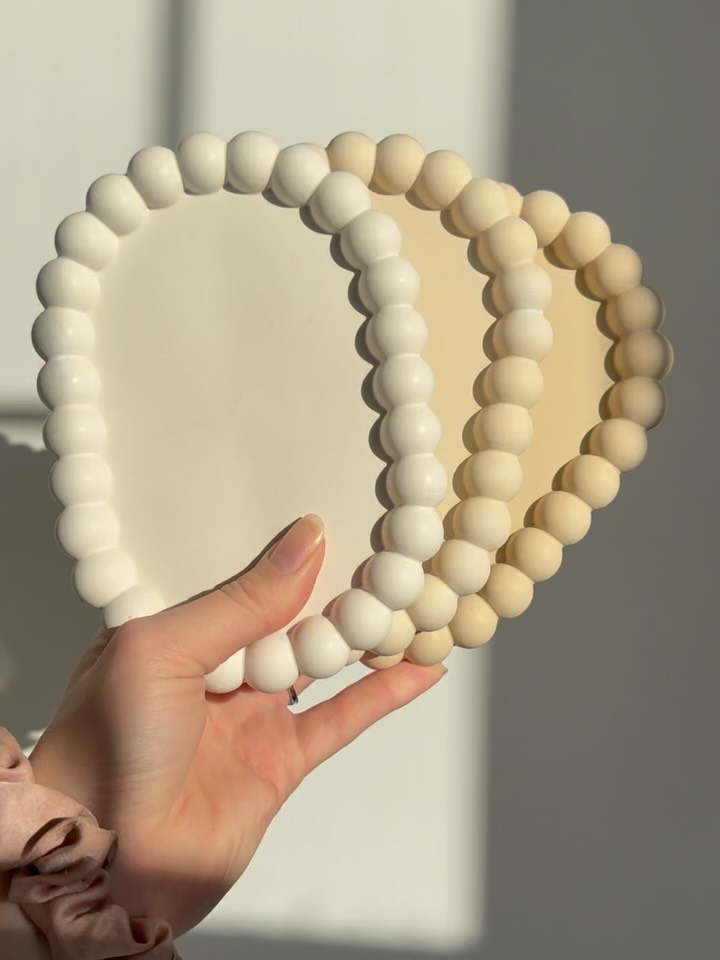 Next up⦠the Beadline Trays!
Iāve been told Iām a beige queen⦠and honestly, Iāll take it.
Thereās just something so calming and natural about soft neutrals - they make every space feel warm, gentle and effortless.
These trays are poured in three of my favourite tones and finished with soft rounded beads all the way around the edge.
Which shade would you choose? š¤
#Handmade #SmallBusiness