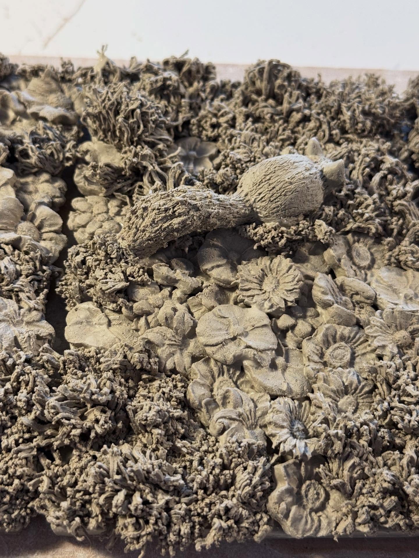 “Central Park”, 2025
.
.
.
#mariacastelbrancoceramic #oneofakind #centralpark #squirrel #handmade