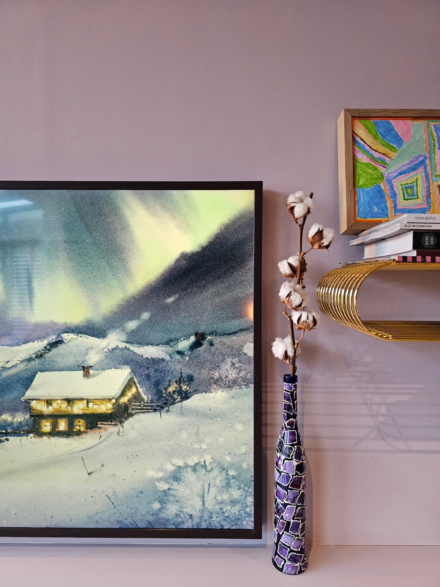 KERST/WINTERHUIS ▪︎ decoratie
Groen (echt en nep), lichtjes, pompons met tassels, papieren versiering en persoonlijke ornamenten in de boom♟️ Heel gezellig🥰 En druk. Daarom heb ik tijdelijk ook wat dingen opgeborgen, zoals een vloerkleed en grote vaas. Heerlijk om zo nieuwe tafereeltjes te creëren, zonder dat het te veel wordt. Of is het alsnog te druk naar jouw smaak?😉
#kleurrijkwonen #interieurstyling #kerst #kerstboom #kerstversiering