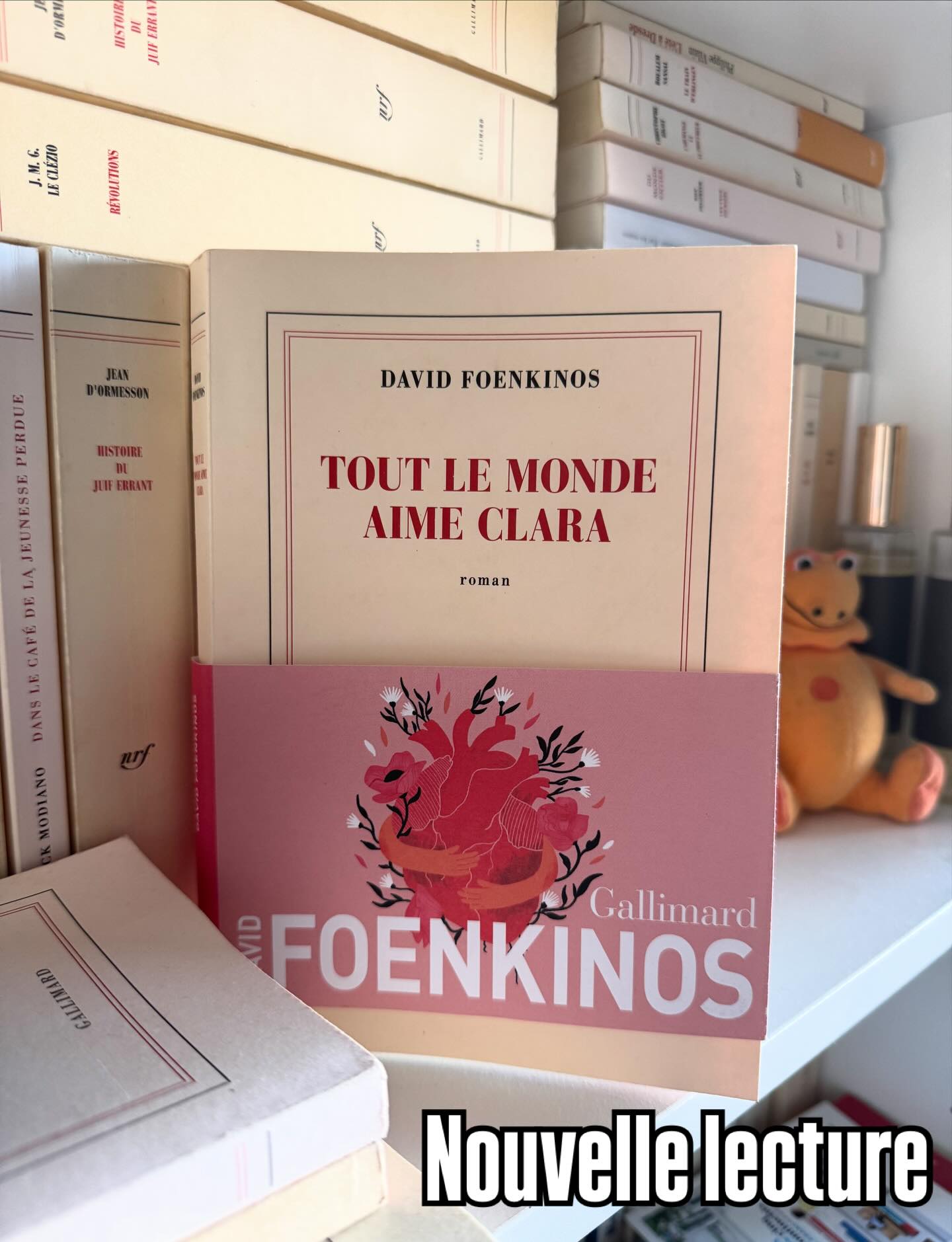 Avez-vous lu le dernier @david.foenkinos ?
Je m’y replonge avant d’accueillir son auteur le 15 janvier prochain au Carlton Cannes, pour la soirée fondatrice du festival UN LIVRE I UN DESTIN 2027.
Et de destin, on en parlera avec David Foenkinos ! Destin d’écrivain. Destins des personnages de ses romans. Et d’Alexis, Clara, Marie et les autres.
Et avec vous si vous nous faites le plaisir de nous rejoindre le 25 janvier face à la Méditerranée, dans ce lieu chargé d’histoire !
Avez-vous lu Tout le monde ai-je Clara ?