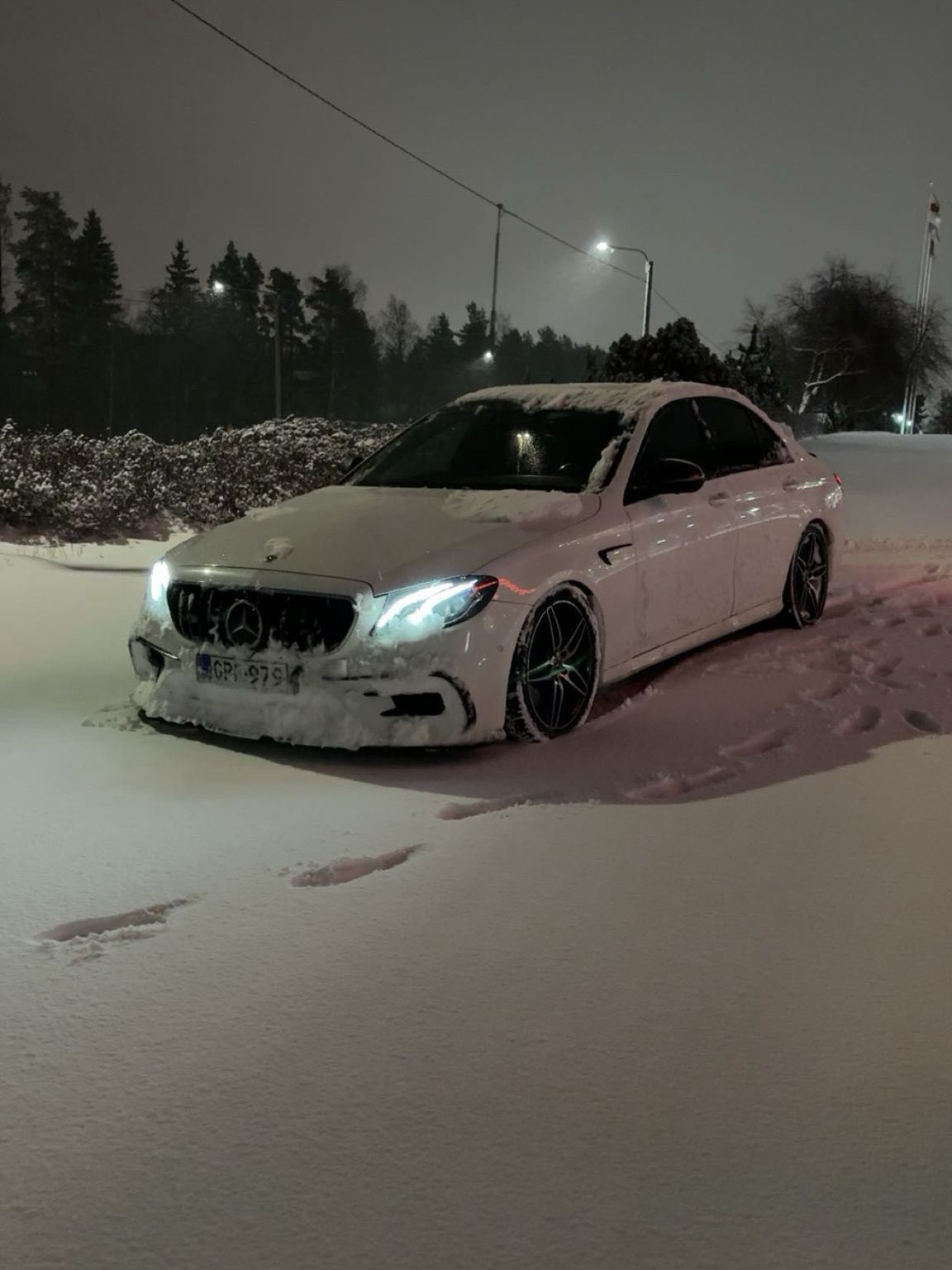 Winter has officially arrived in Finland ❄️
Keeping myself warm with some indoor training and coffees ☕️💪🏼