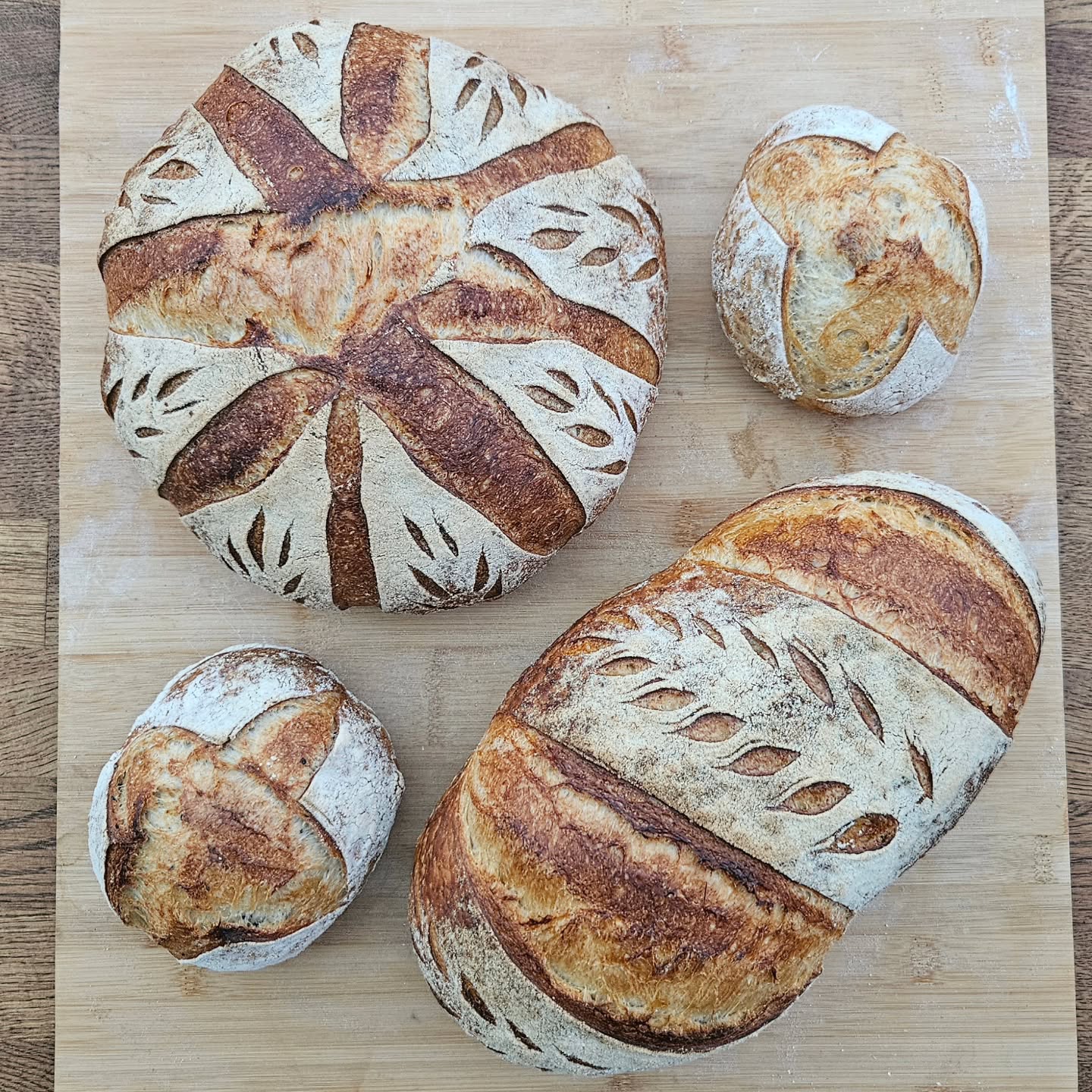 When it’s dark and gloomy, a good sourdough is your friend. 🍞🤍
Baked by the Varga
#bakedbythevarga #sourdough #sourdoughbread #artisanbread #handmadebread #darkdays #smallbatch #realbread